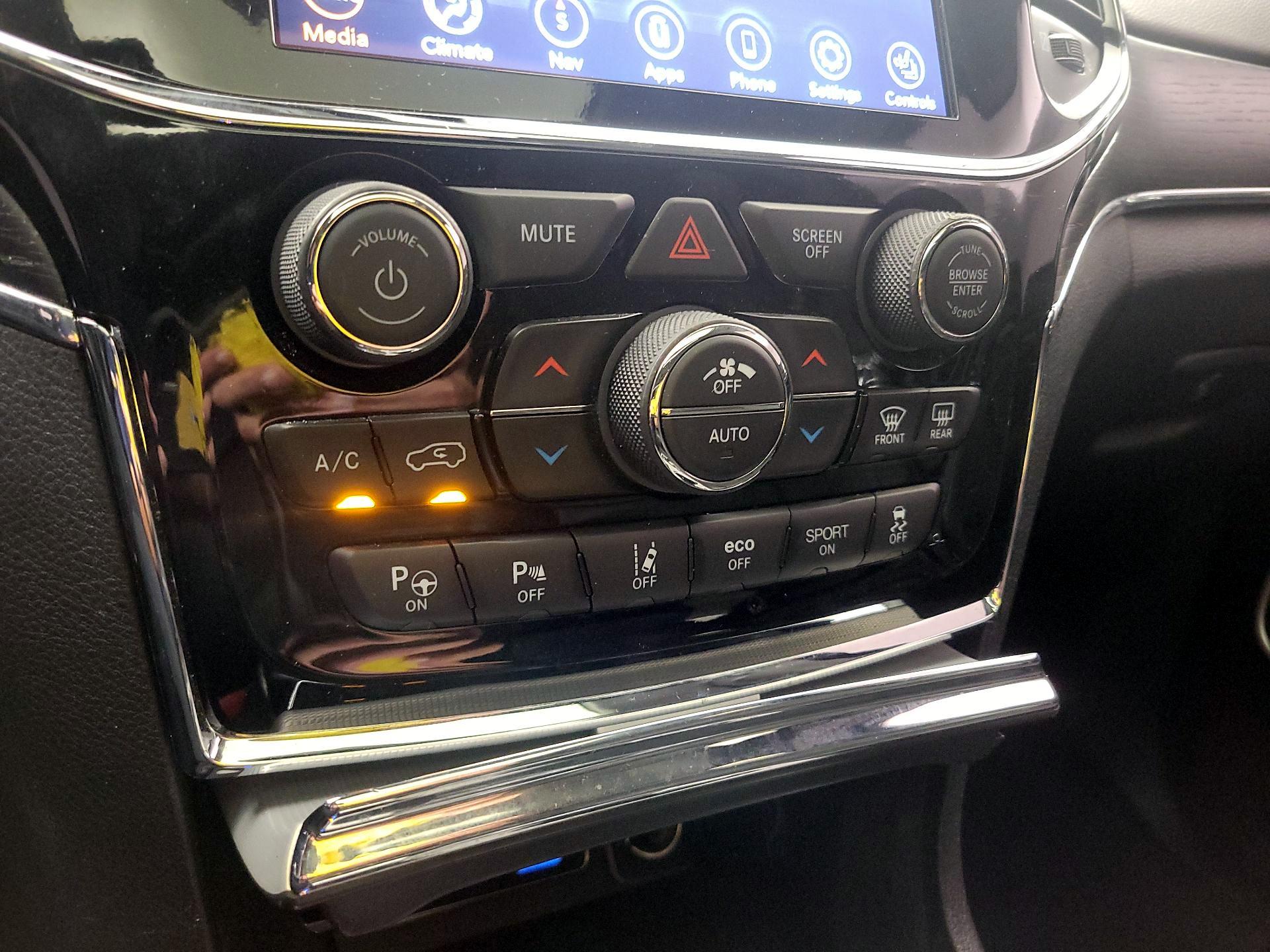 Thumbnail: 2020 Jeep Grand Cherokee - 17