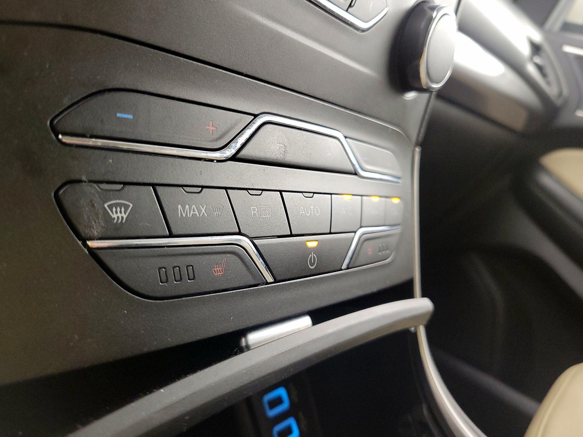 Thumbnail: 2017 Ford Edge - 16