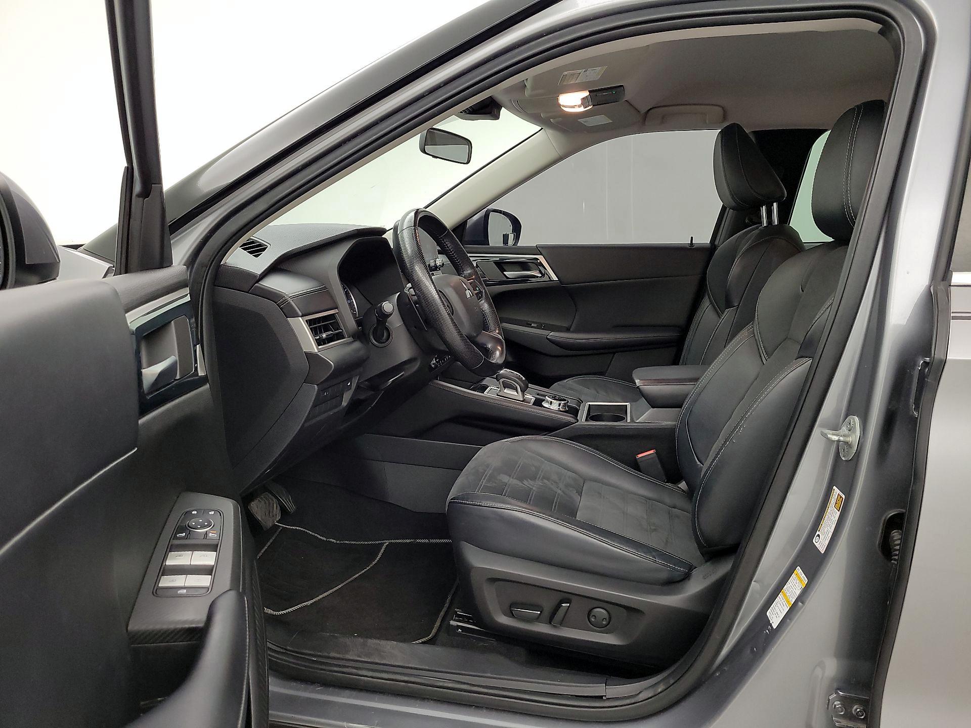 Thumbnail: 2022 Mitsubishi Outlander - 11