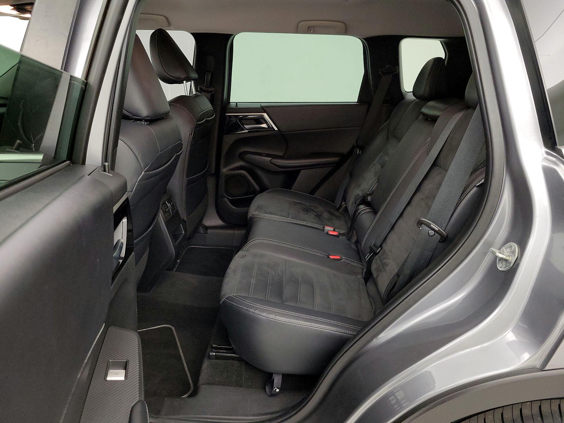 Thumbnail: 2022 Mitsubishi Outlander - 19