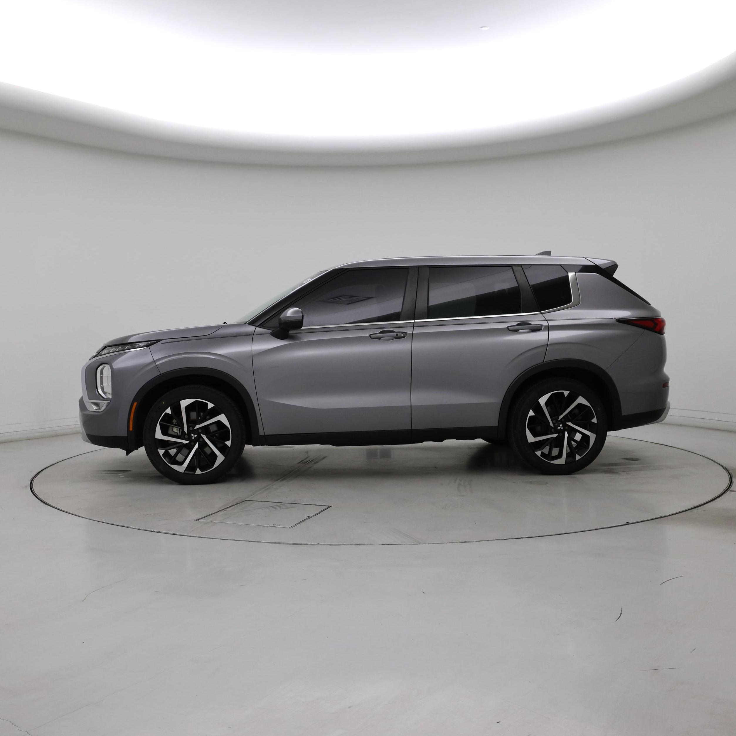Thumbnail: 2022 Mitsubishi Outlander - 3