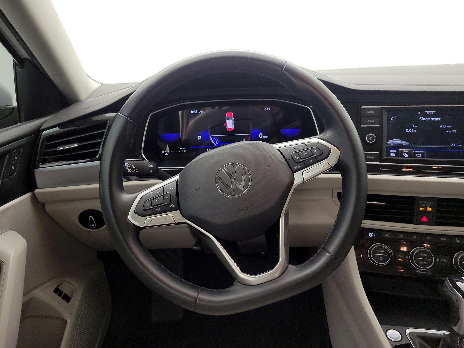 Thumbnail: 2023 Volkswagen Jetta - 10