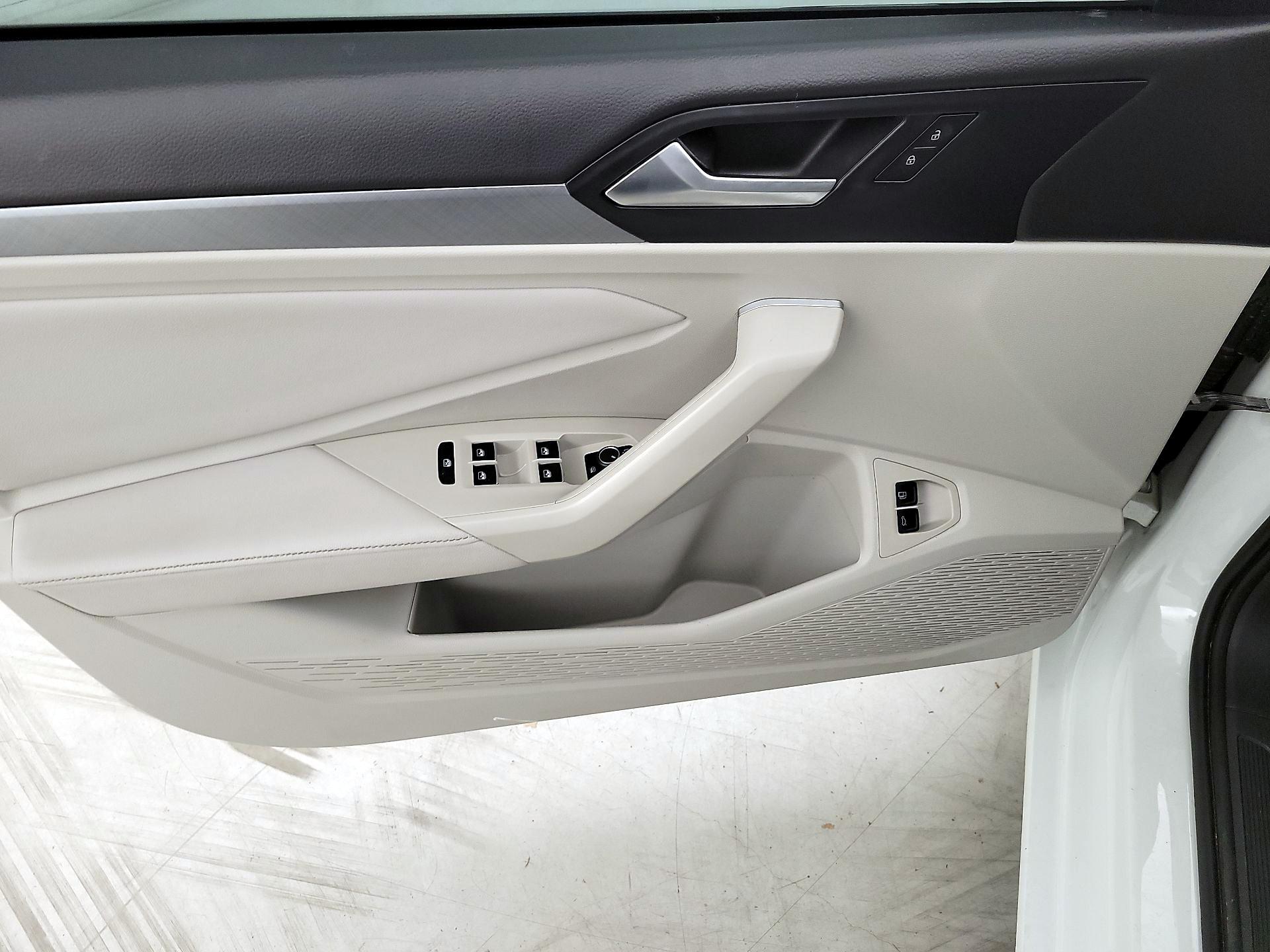 Thumbnail: 2023 Volkswagen Jetta - 12