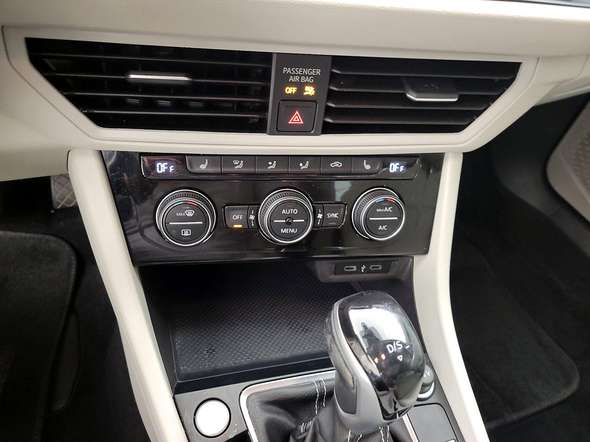 Thumbnail: 2023 Volkswagen Jetta - 14