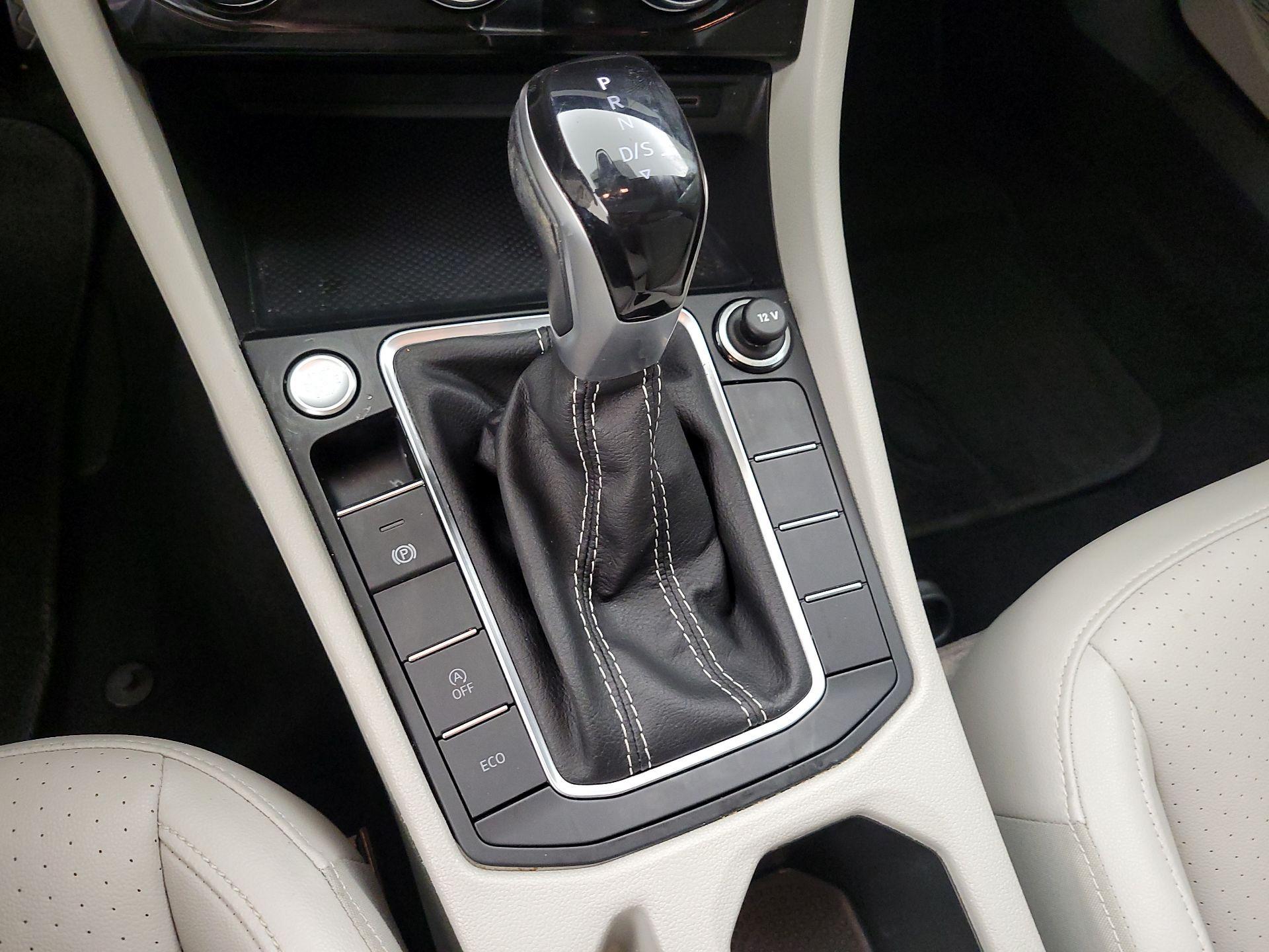 Thumbnail: 2023 Volkswagen Jetta - 15