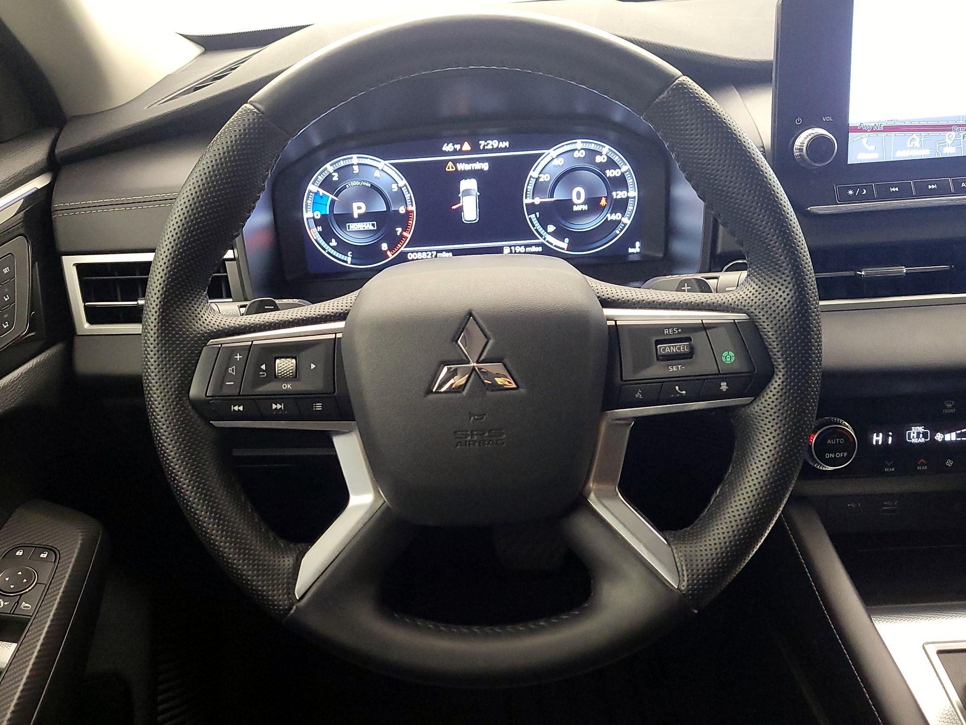 Thumbnail: 2024 Mitsubishi Outlander - 10