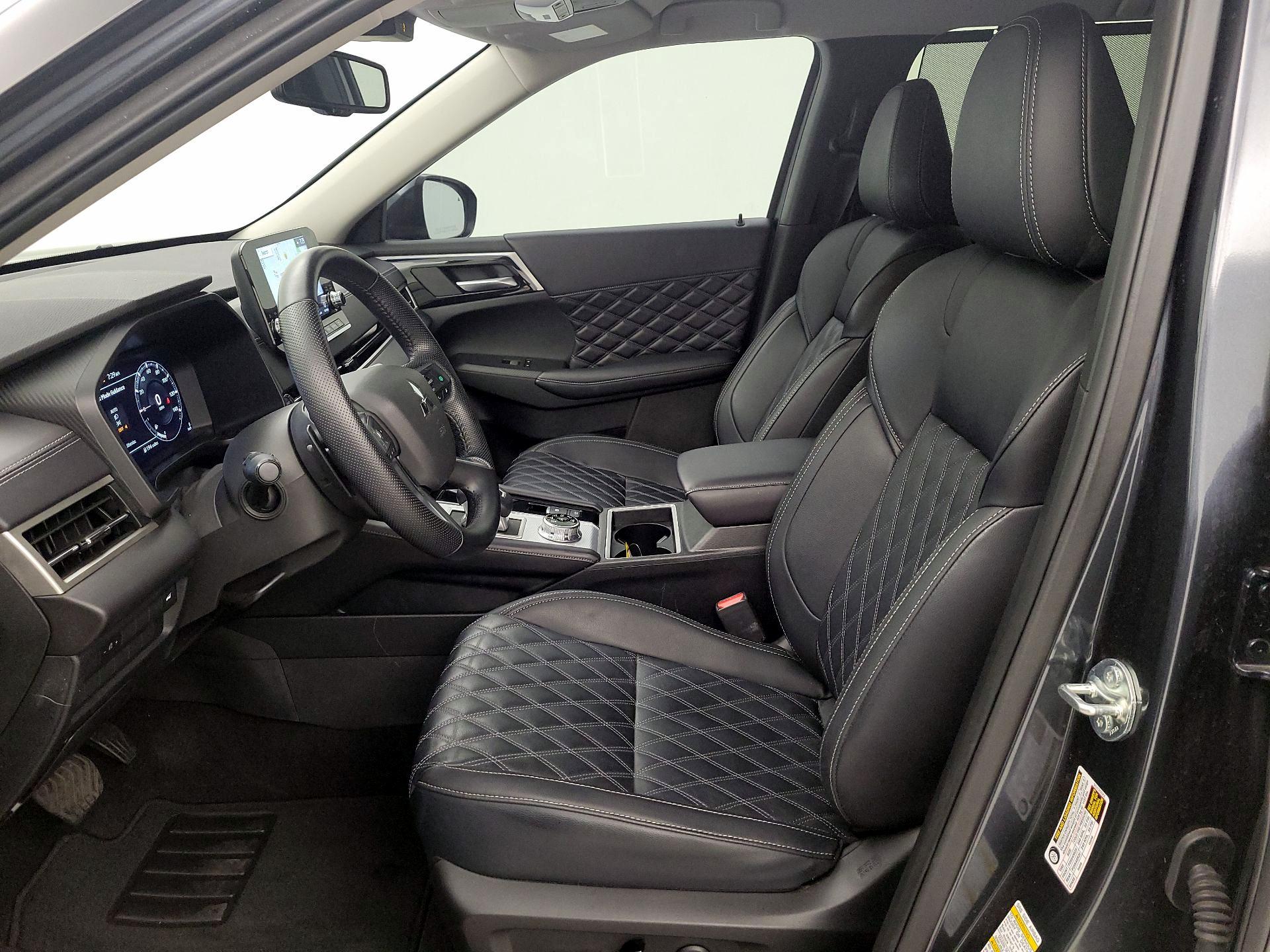 Thumbnail: 2024 Mitsubishi Outlander - 11