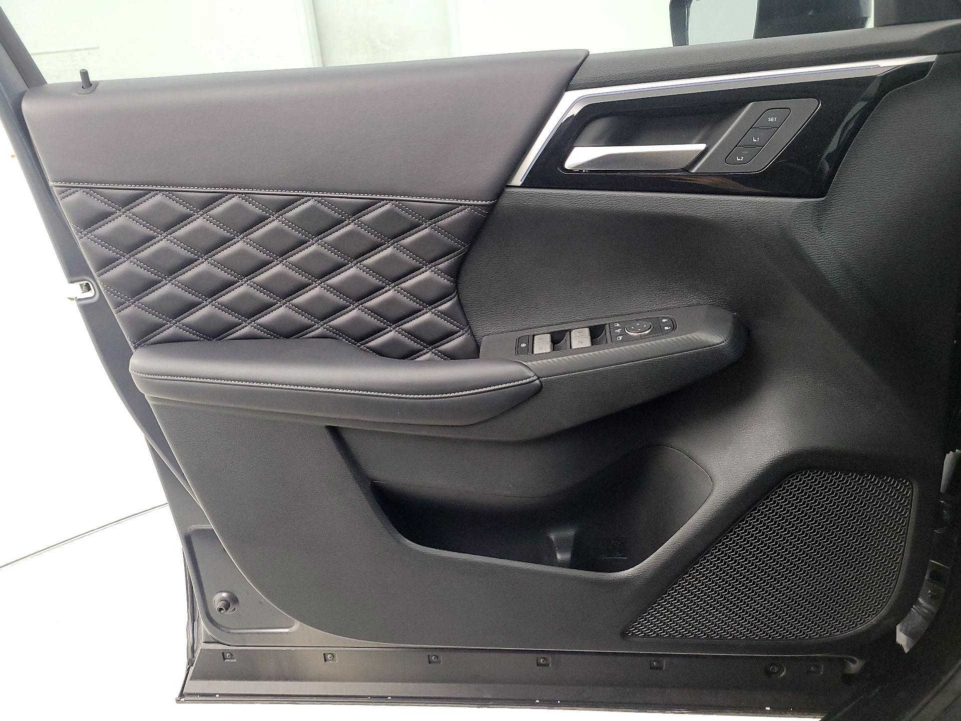 Thumbnail: 2024 Mitsubishi Outlander - 12