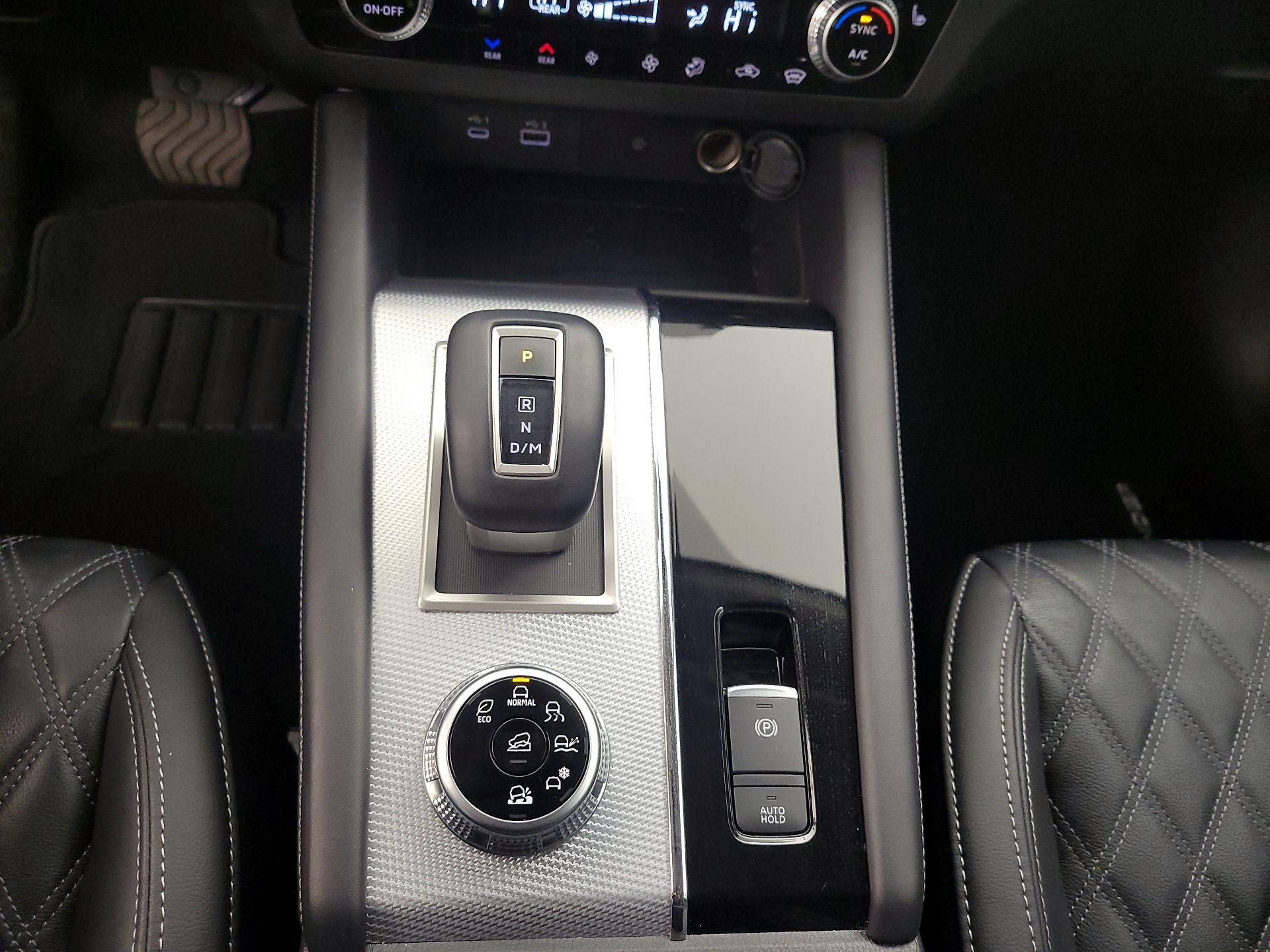 Thumbnail: 2024 Mitsubishi Outlander - 18