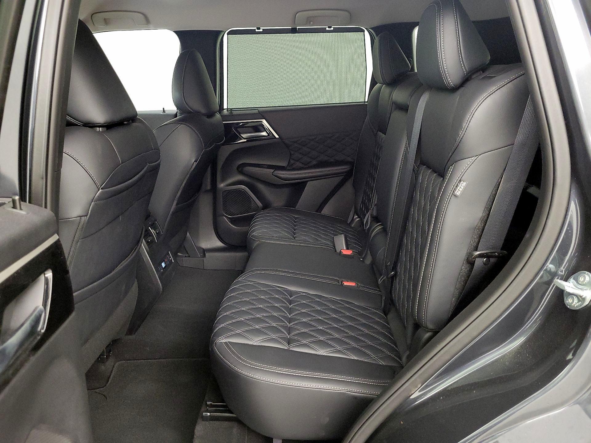 Thumbnail: 2024 Mitsubishi Outlander - 20