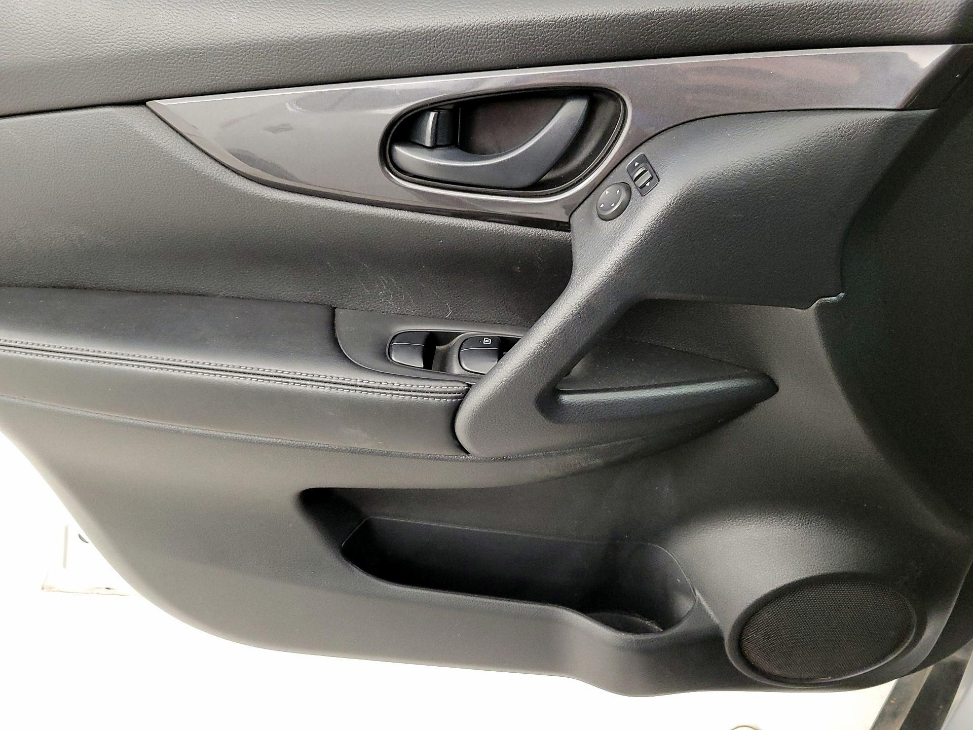 Thumbnail: 2020 Nissan Rogue - 12