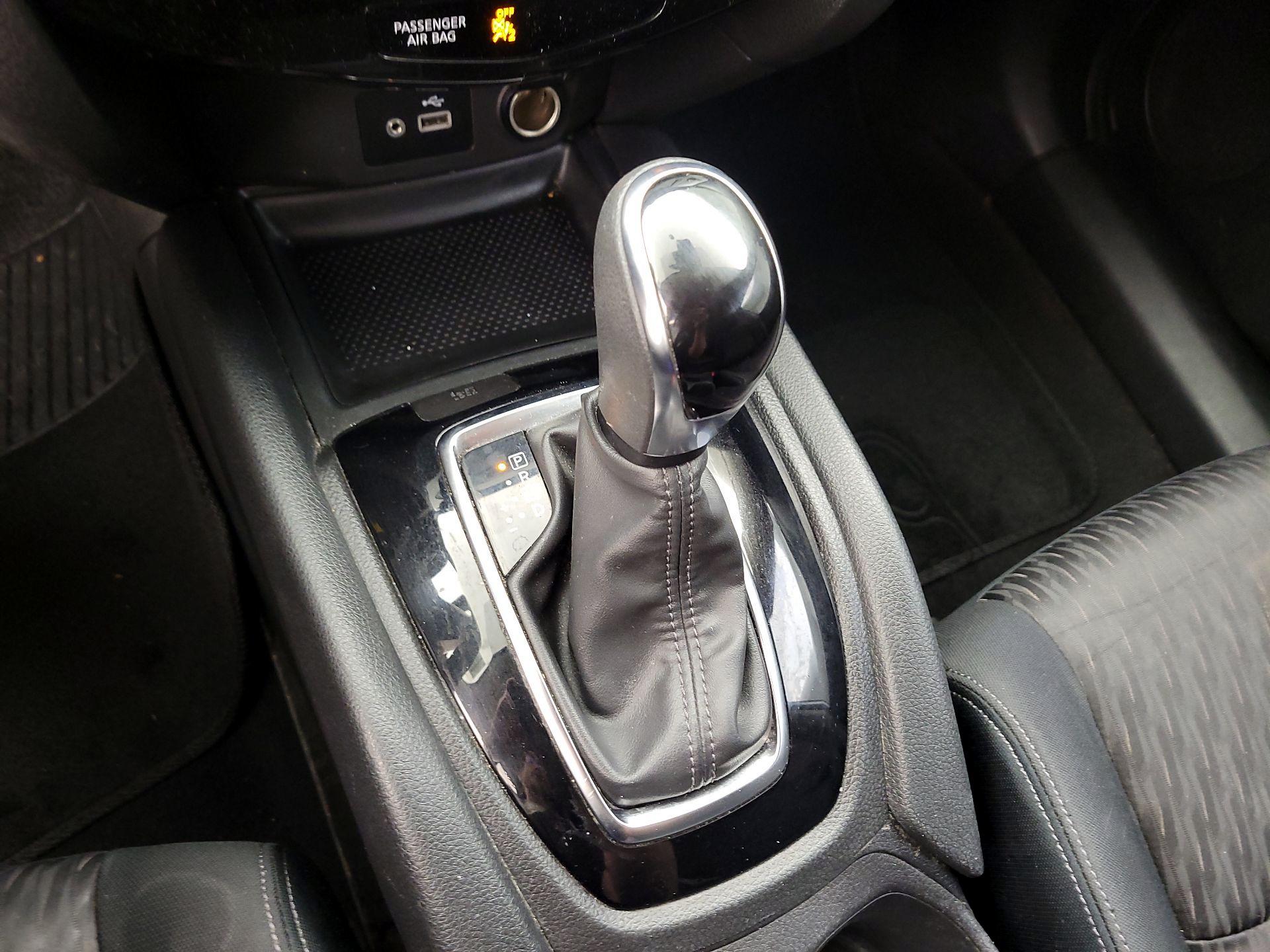 Thumbnail: 2020 Nissan Rogue - 15