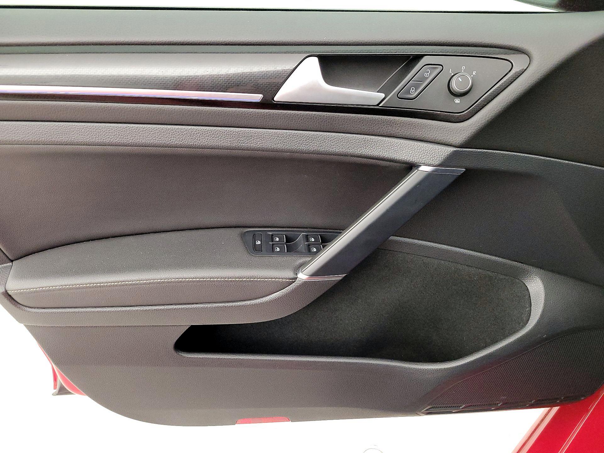 Thumbnail: 2019 Volkswagen Golf - 12