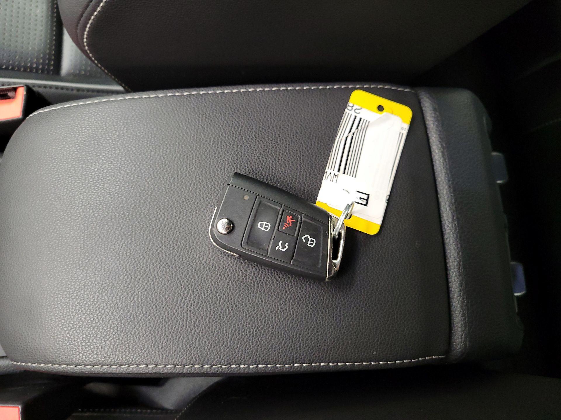 Thumbnail: 2019 Volkswagen Golf - 18