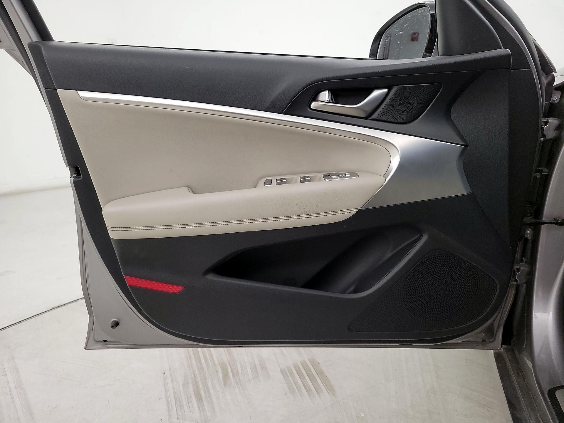 Thumbnail: 2021 Genesis G70 - 12