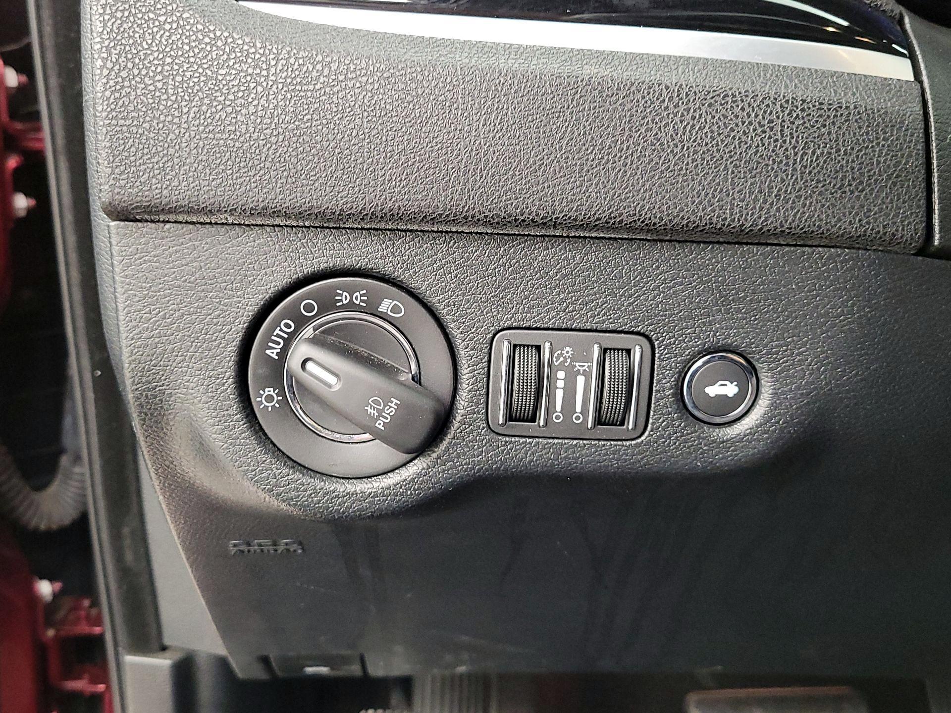 Thumbnail: 2018 Chrysler 300 - 13