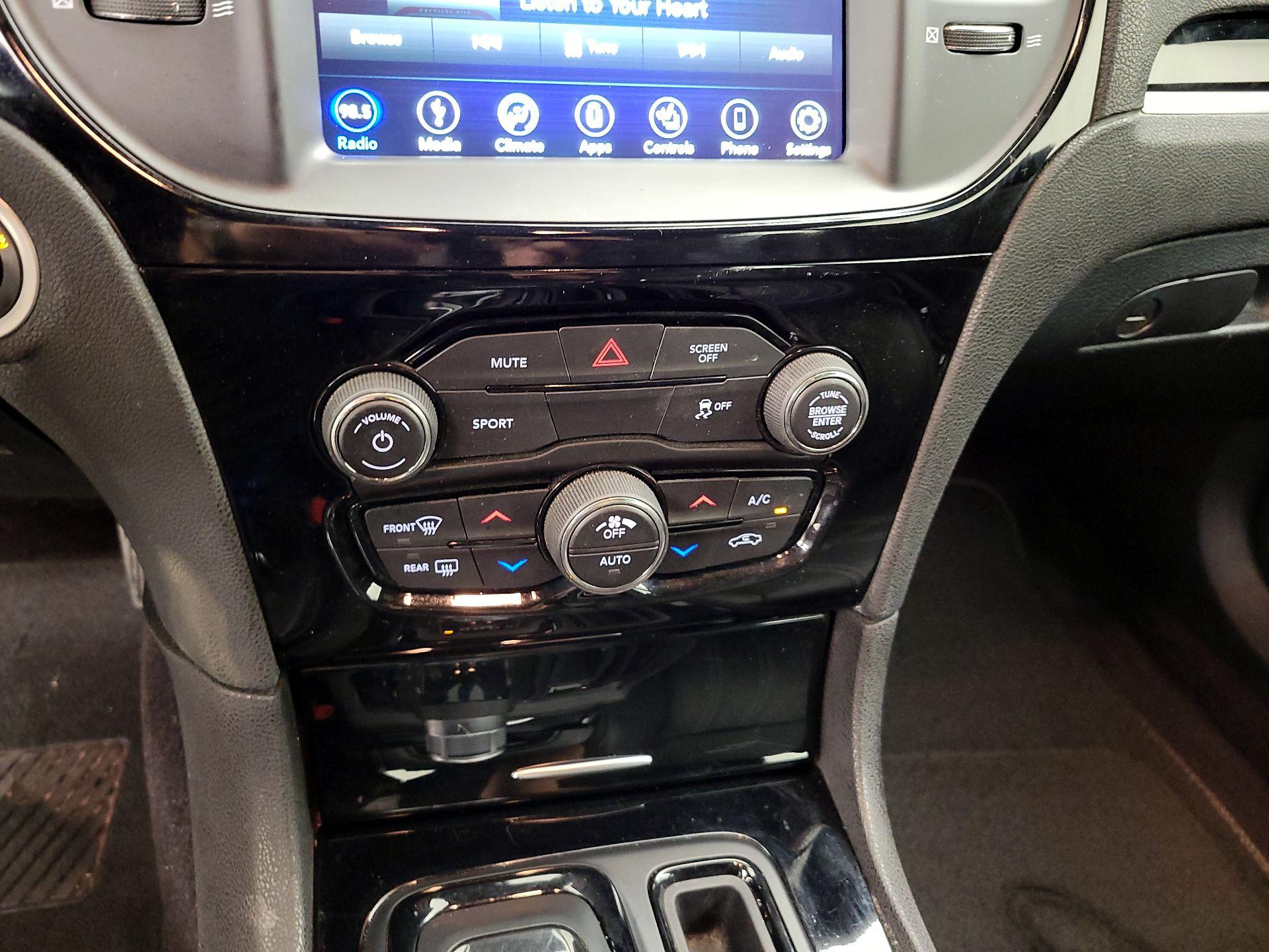 Thumbnail: 2018 Chrysler 300 - 16