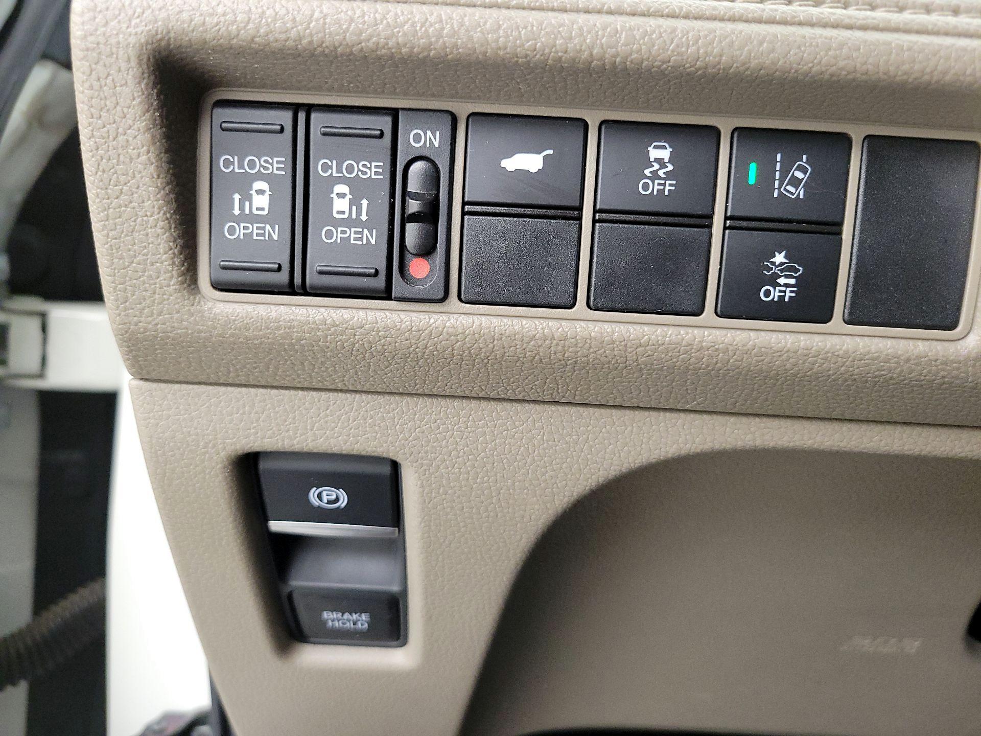 Thumbnail: 2019 Honda Odyssey - 13