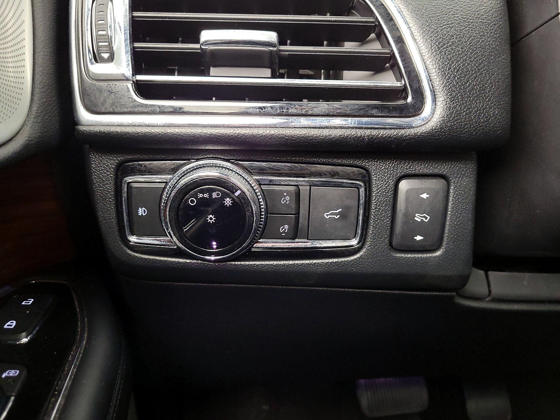 Thumbnail: 2019 Lincoln Navigator - 13