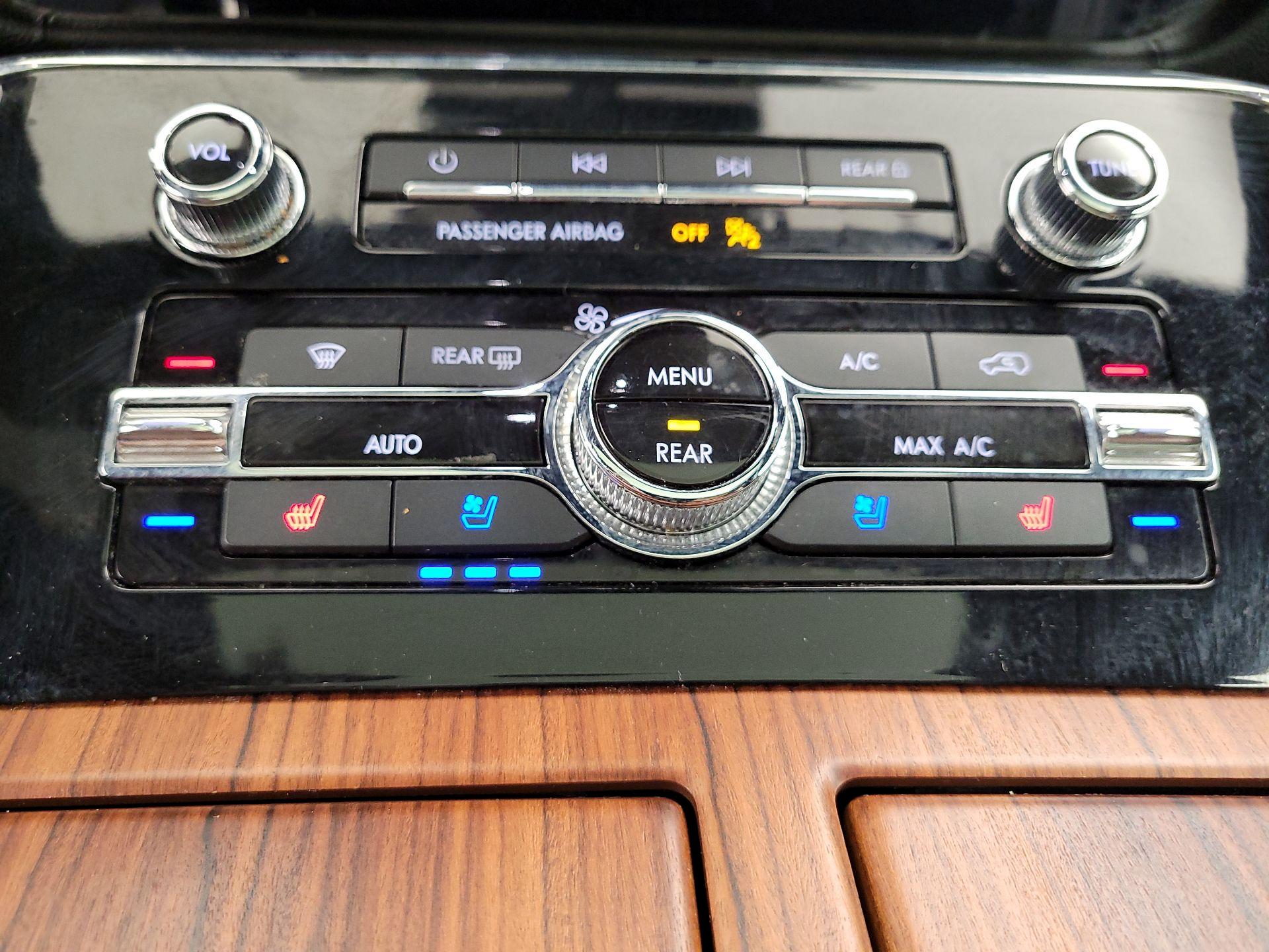 Thumbnail: 2019 Lincoln Navigator - 17