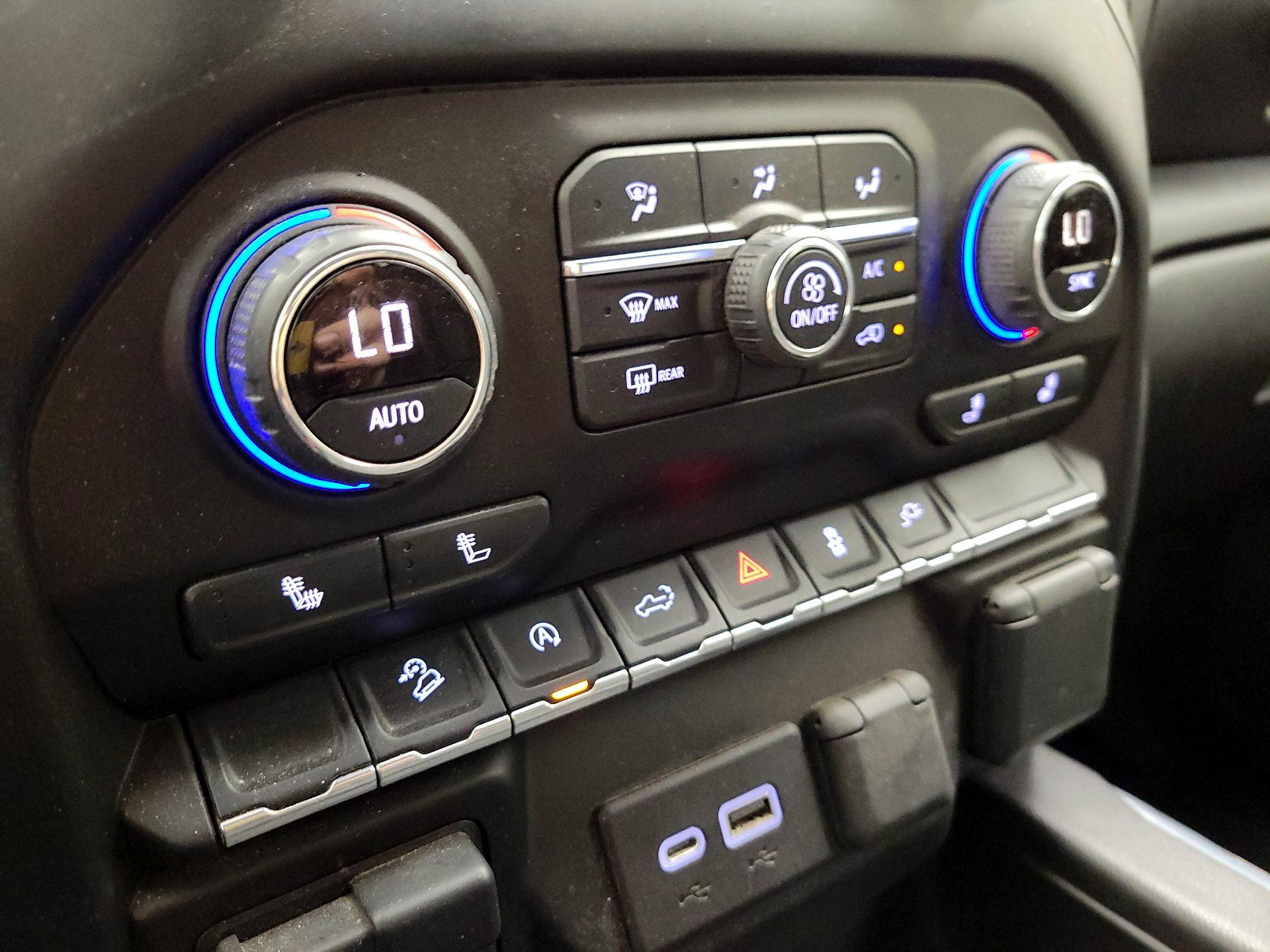 Thumbnail: 2020 Chevrolet Silverado 1500 - 14