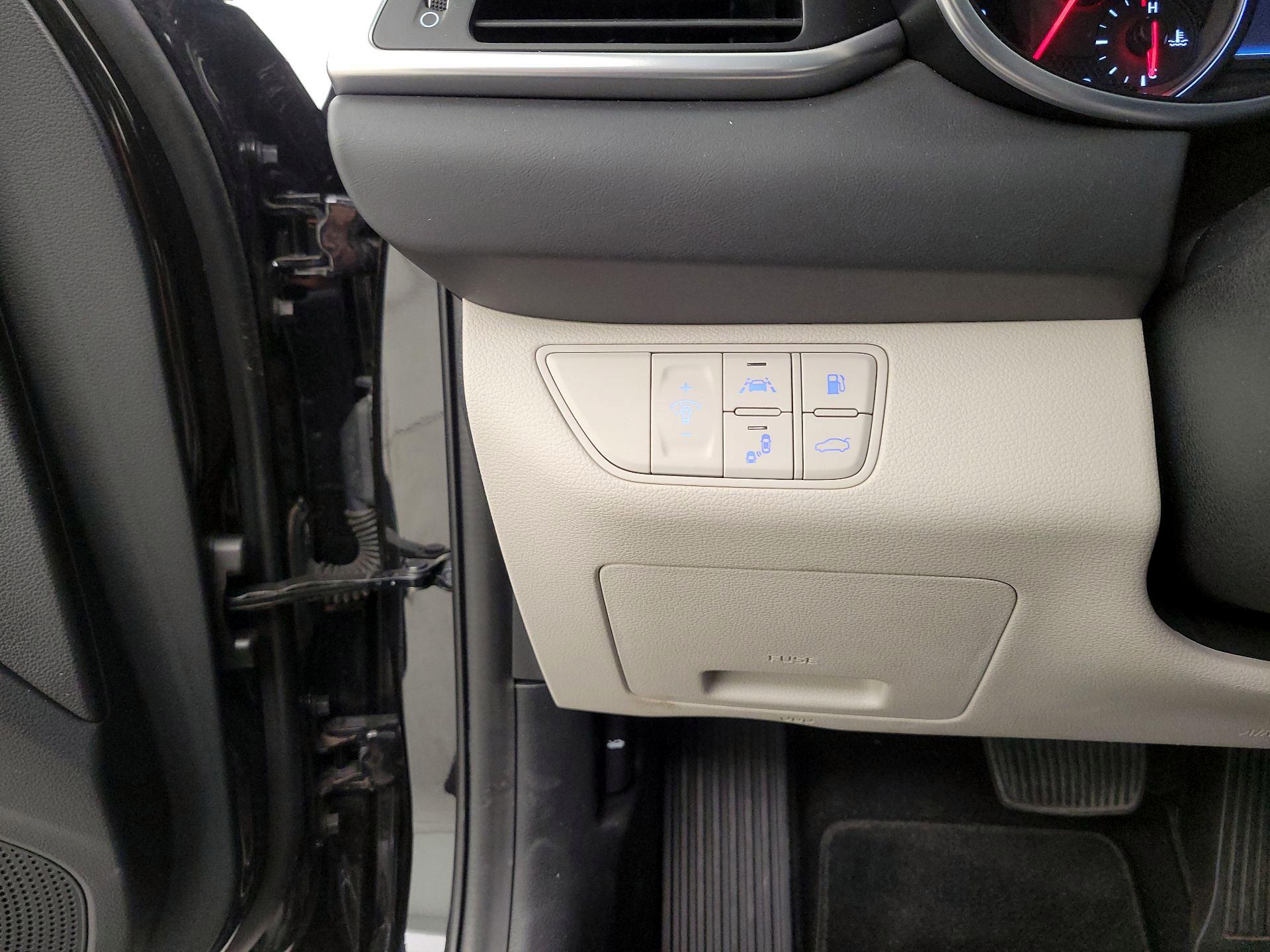 Thumbnail: 2019 Genesis G70 - 13