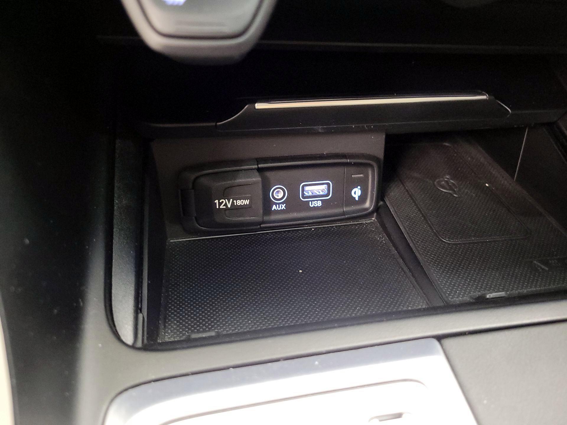 Thumbnail: 2019 Genesis G70 - 19