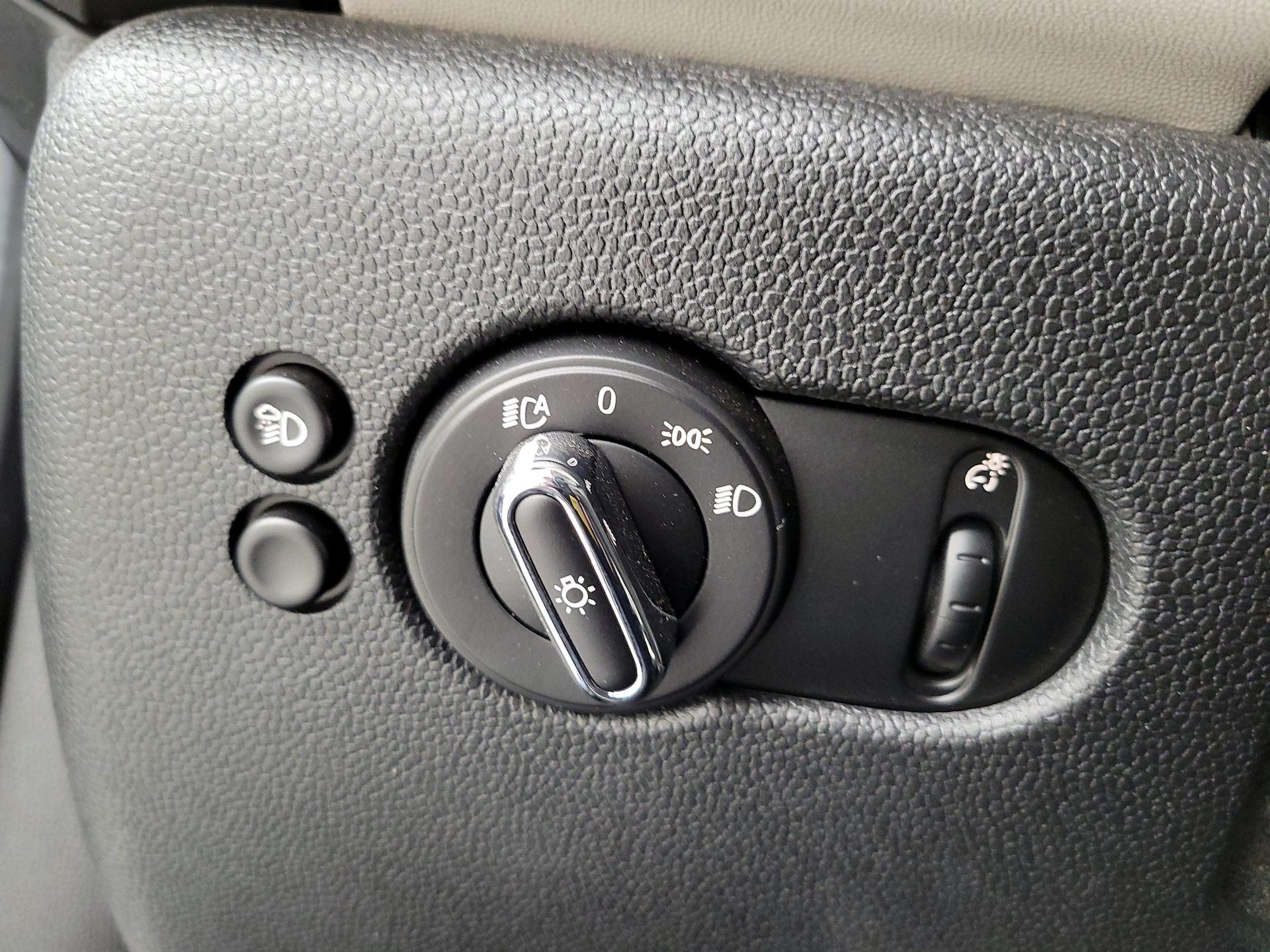 Thumbnail: 2022 MINI Cooper Hardtop - 13