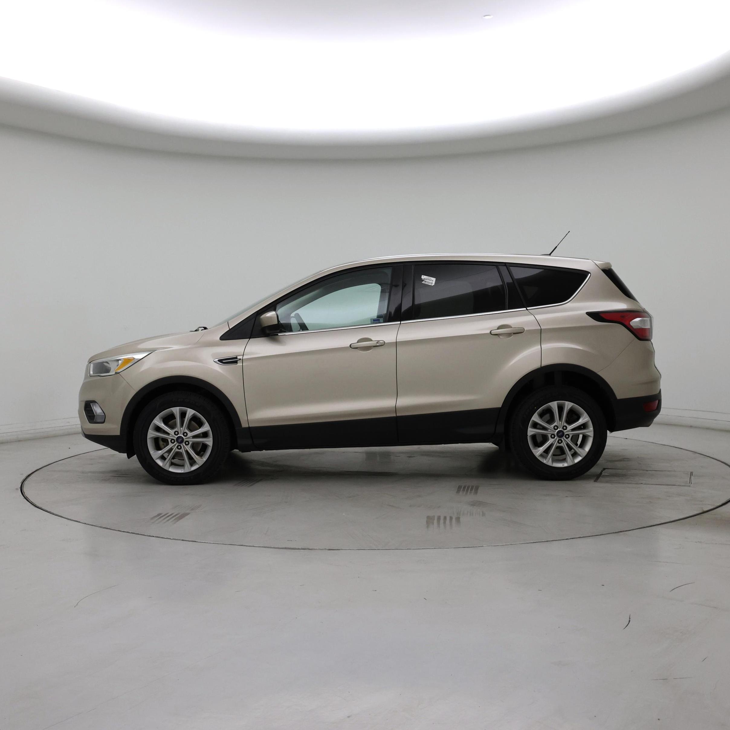 Thumbnail: 2017 Ford Escape - 3