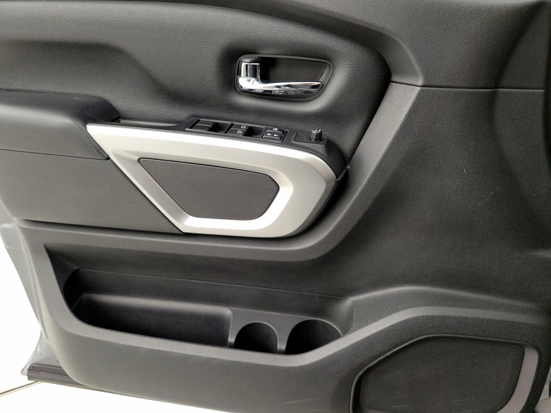 Thumbnail: 2017 Nissan Titan - 12