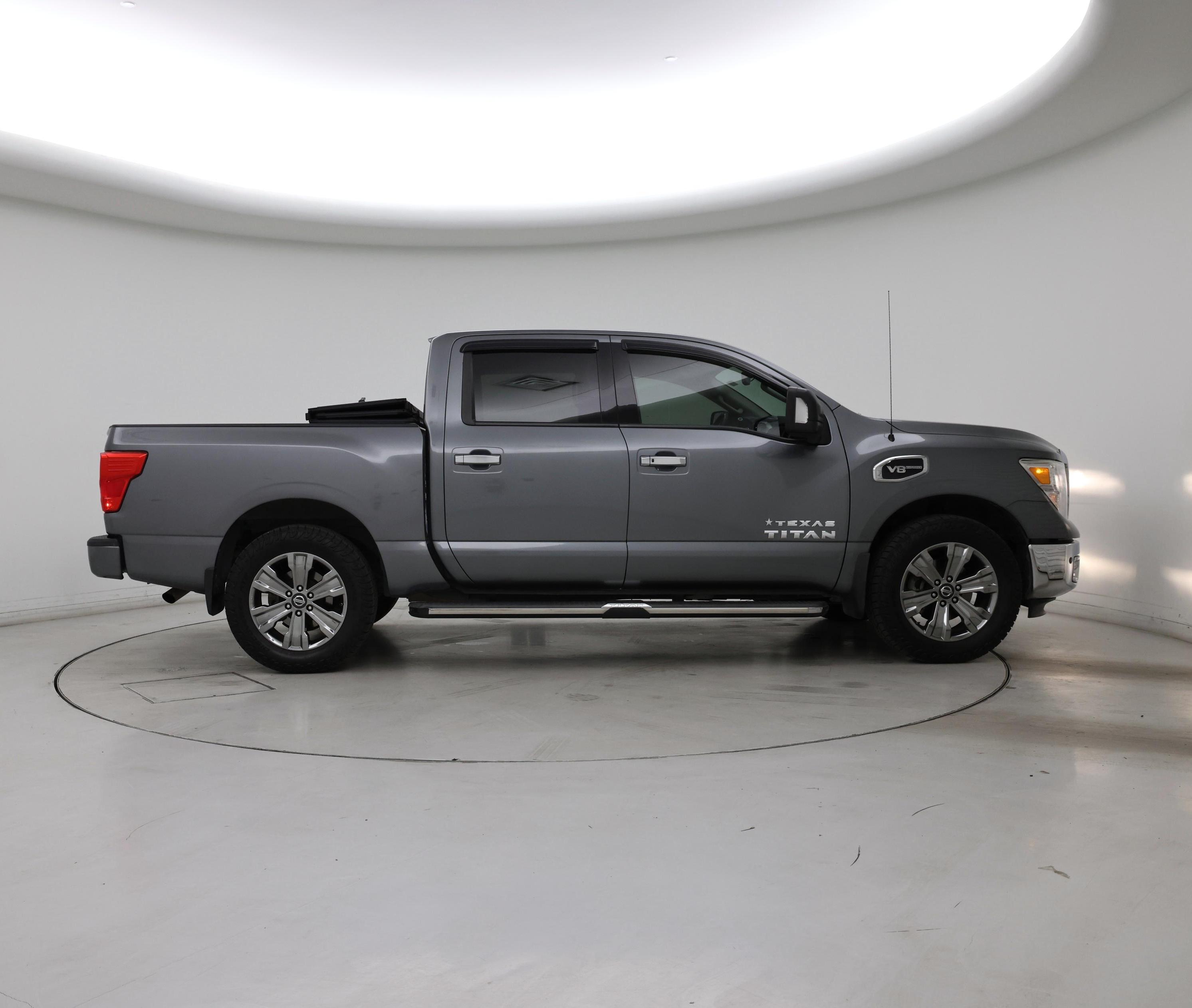 Thumbnail: 2017 Nissan Titan - 7