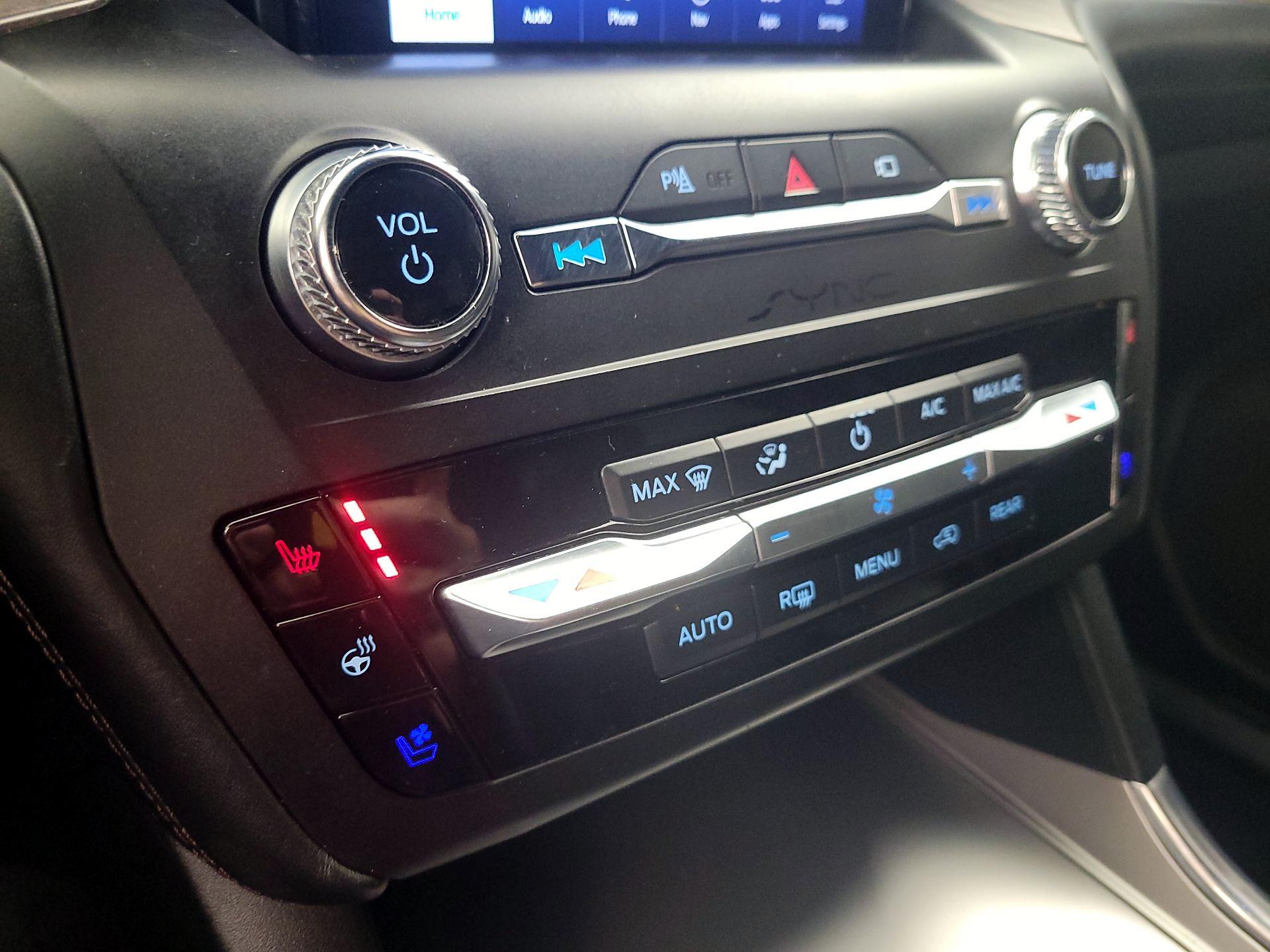 Thumbnail: 2020 Ford Explorer - 14