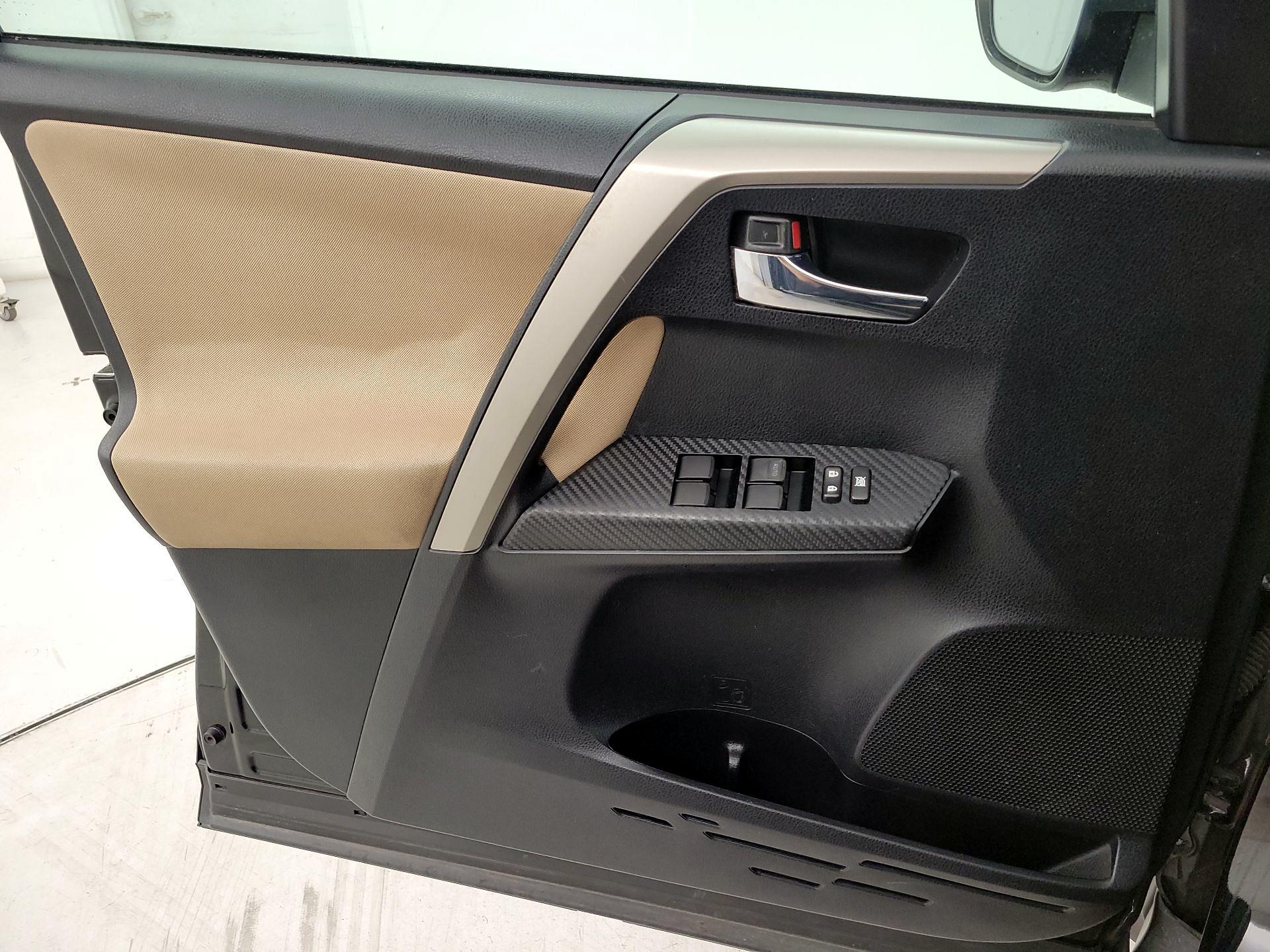 Thumbnail: 2015 Toyota RAV4 - 12