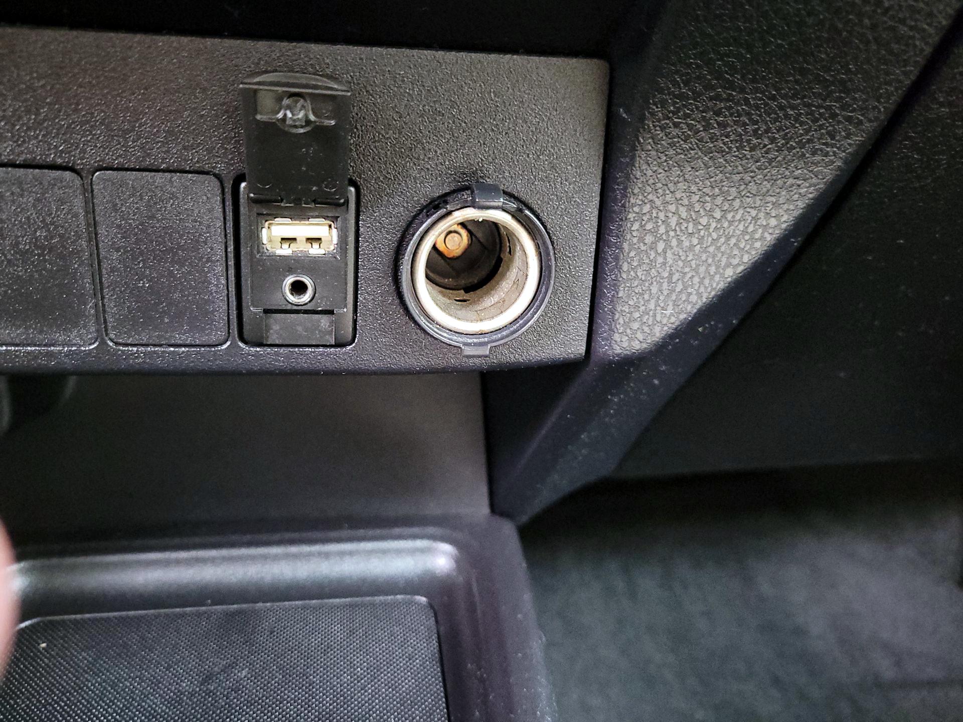 Thumbnail: 2015 Toyota RAV4 - 18