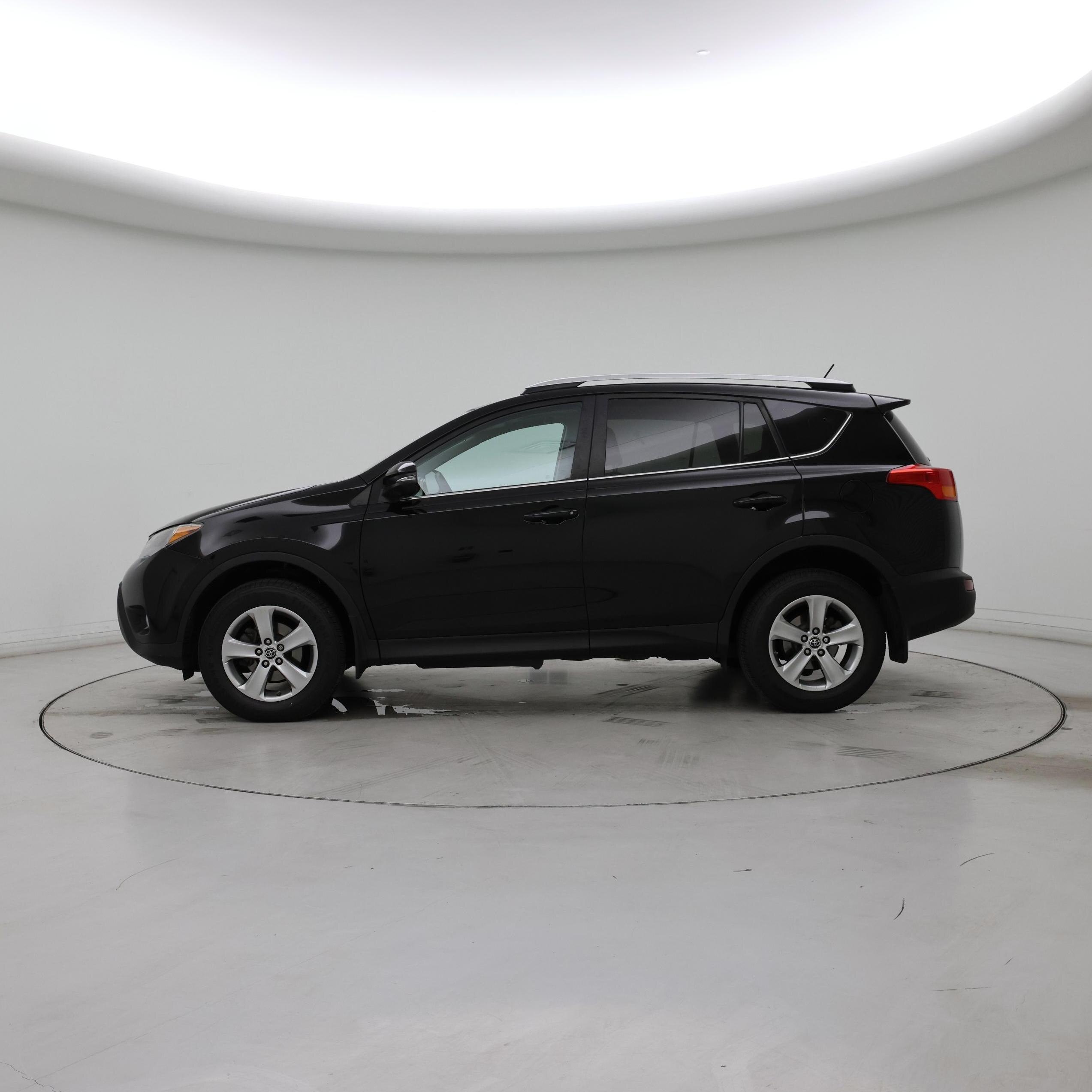 Thumbnail: 2015 Toyota RAV4 - 3