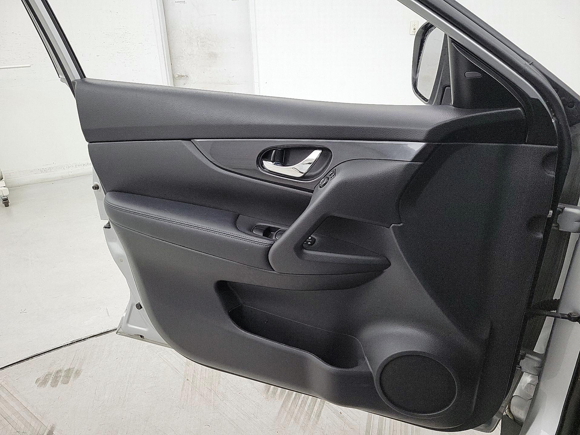 Thumbnail: 2020 Nissan Rogue - 12