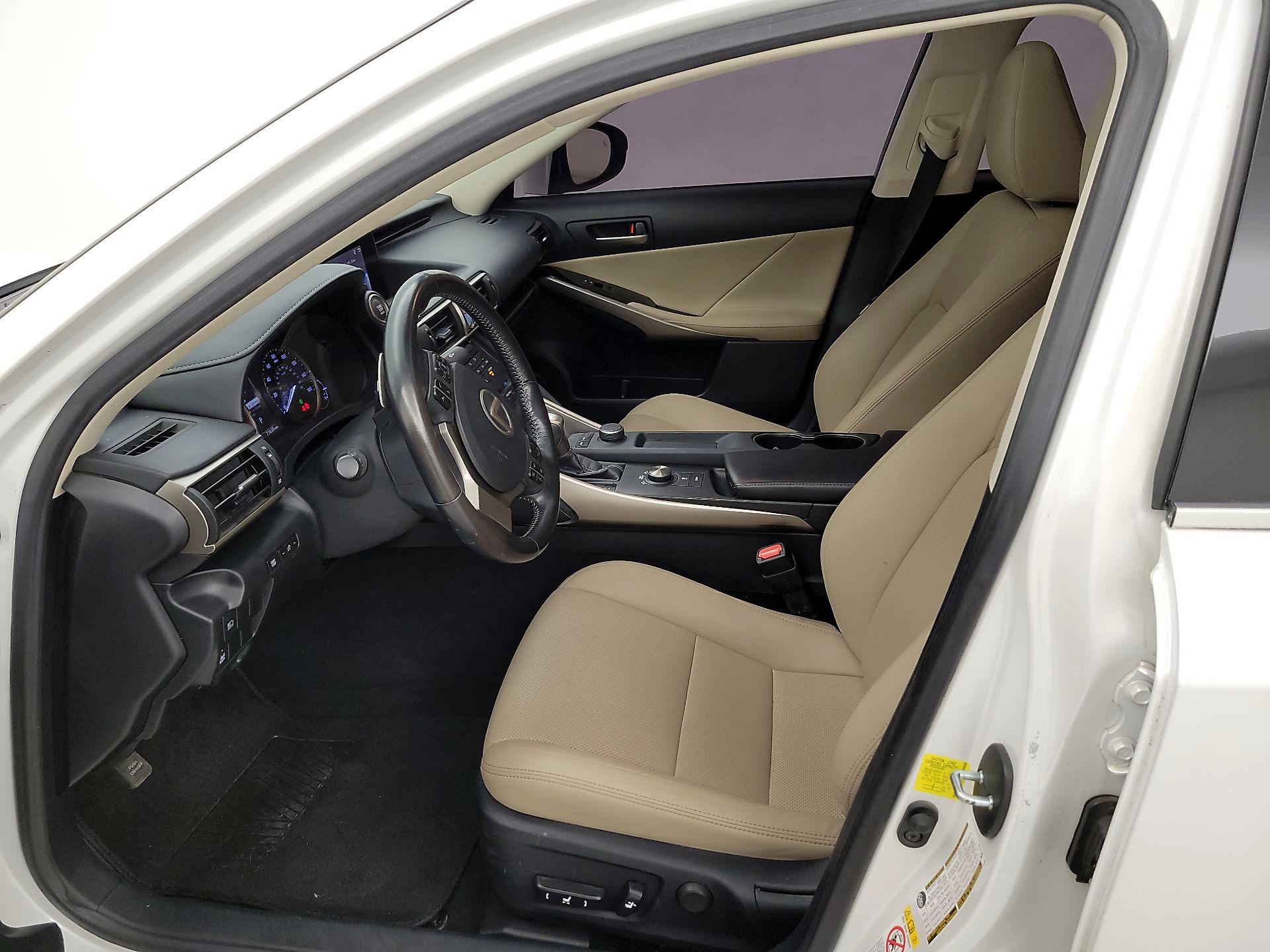 Thumbnail: 2018 Lexus IS - 11