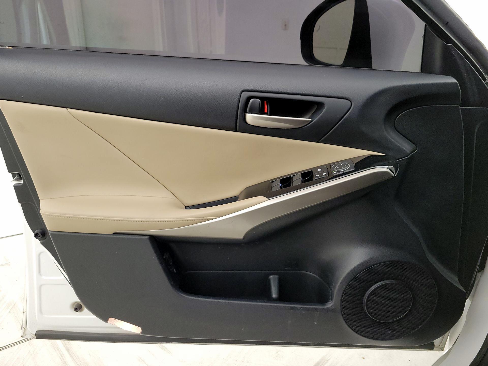 Thumbnail: 2018 Lexus IS - 12