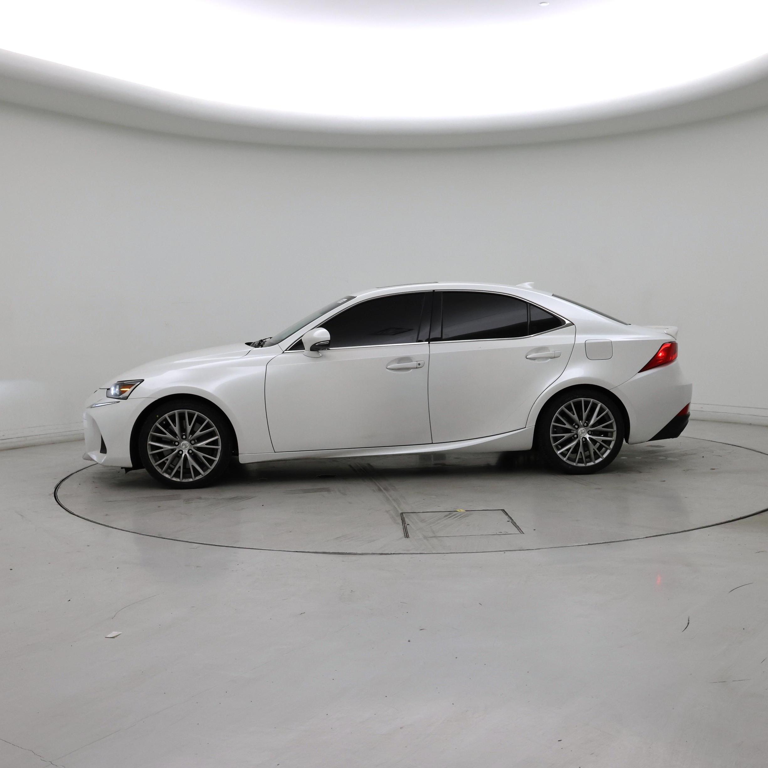 Thumbnail: 2018 Lexus IS - 3