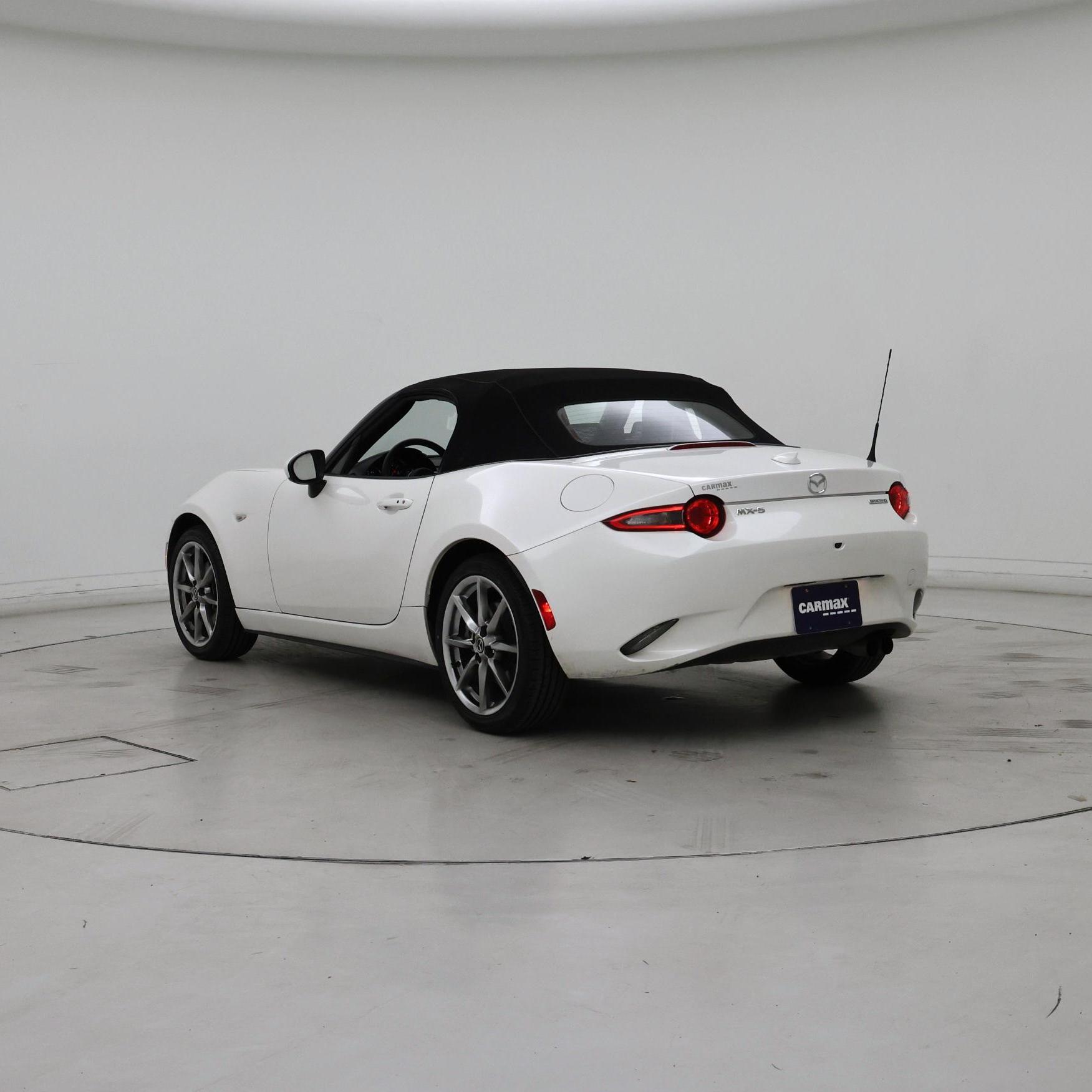 Thumbnail: 2022 Mazda MX-5 Miata - 2