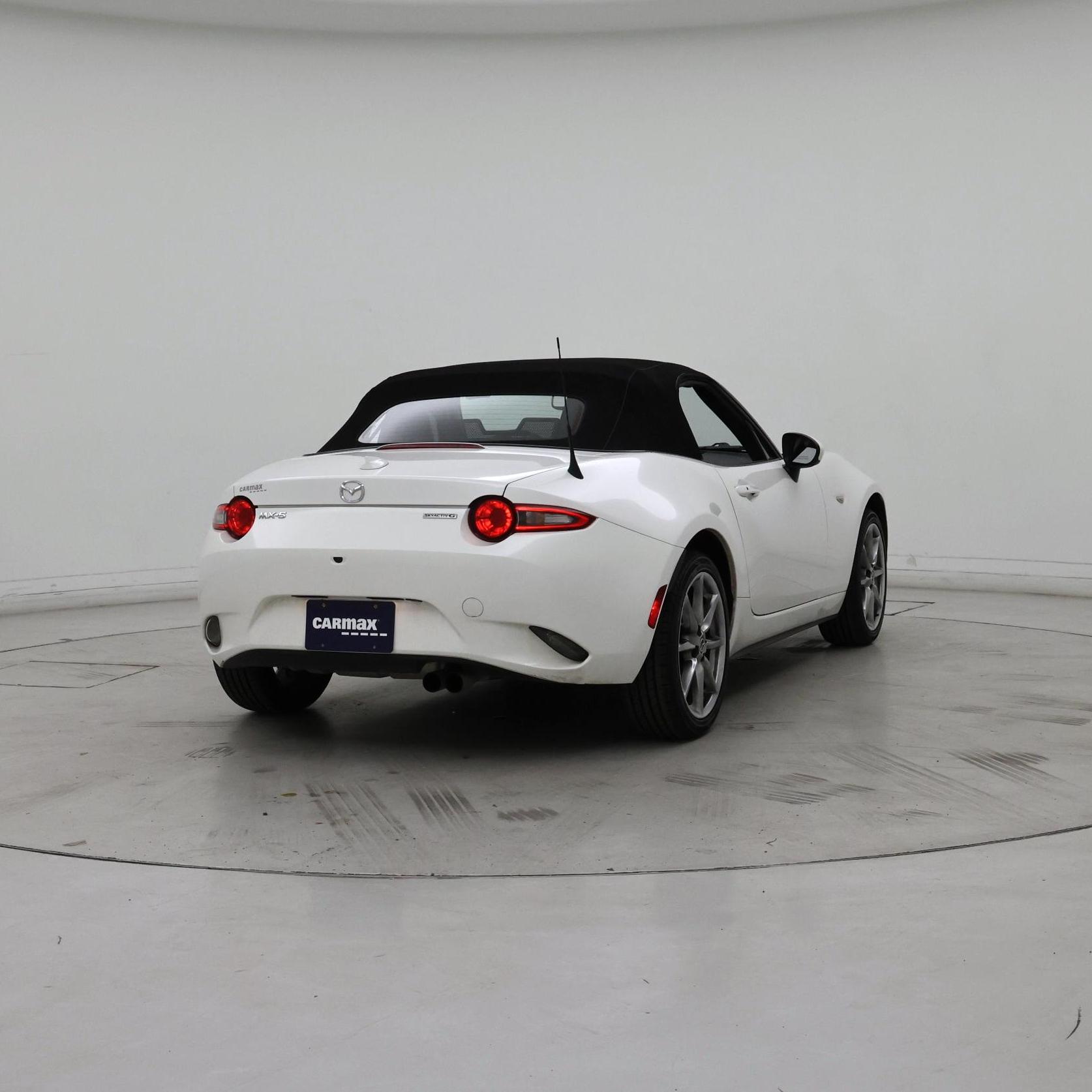 Thumbnail: 2022 Mazda MX-5 Miata - 8