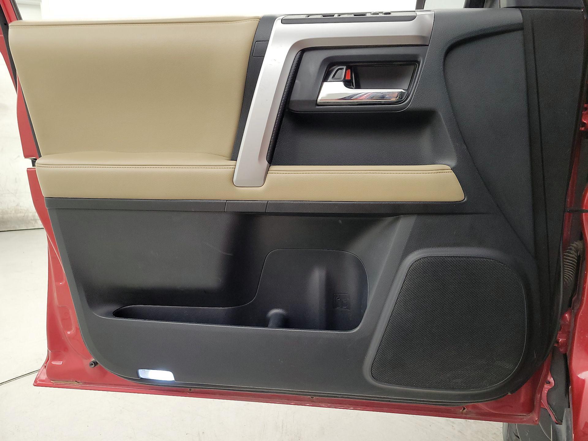 Thumbnail: 2015 Toyota 4Runner - 12