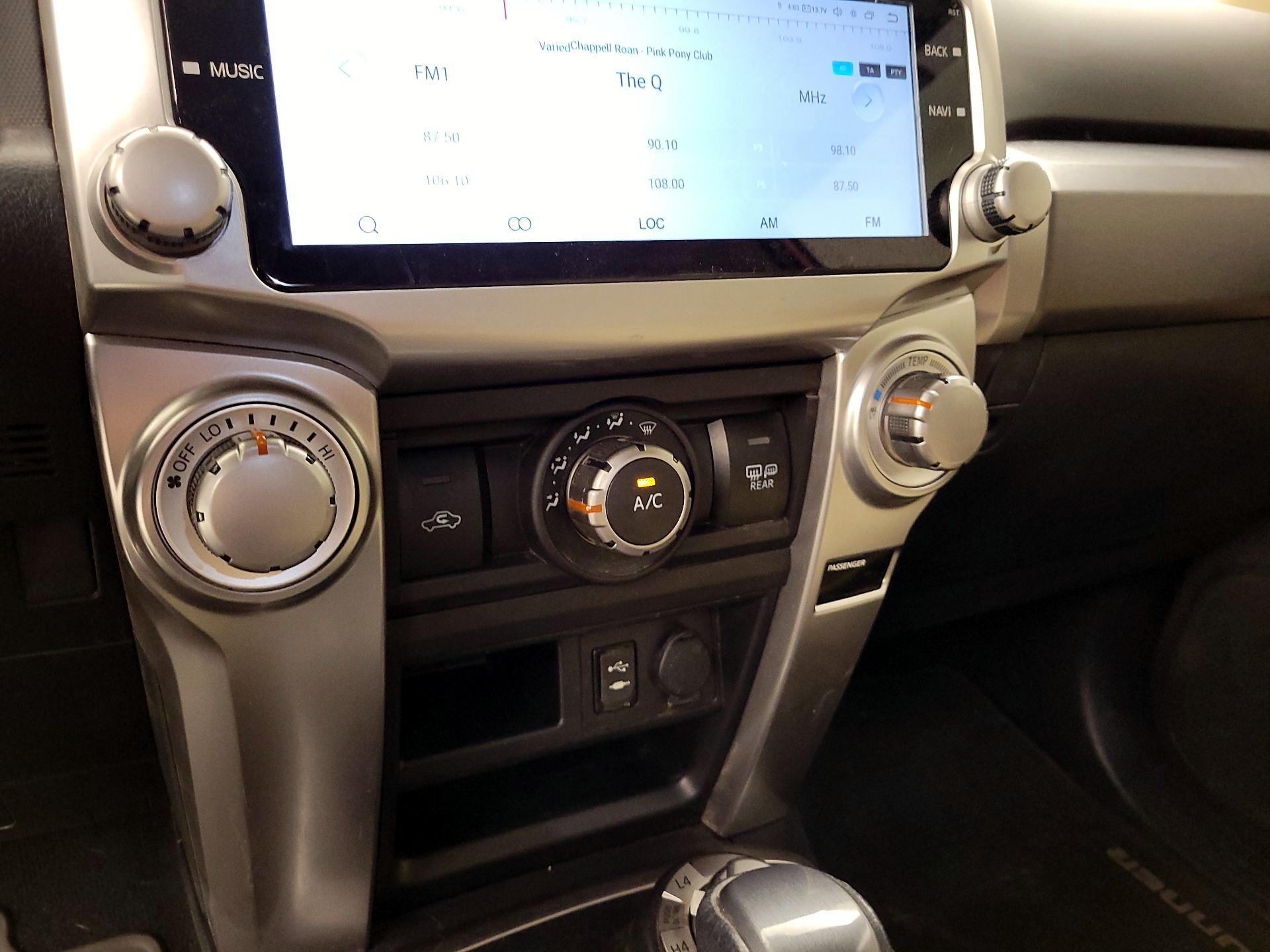 Thumbnail: 2015 Toyota 4Runner - 16