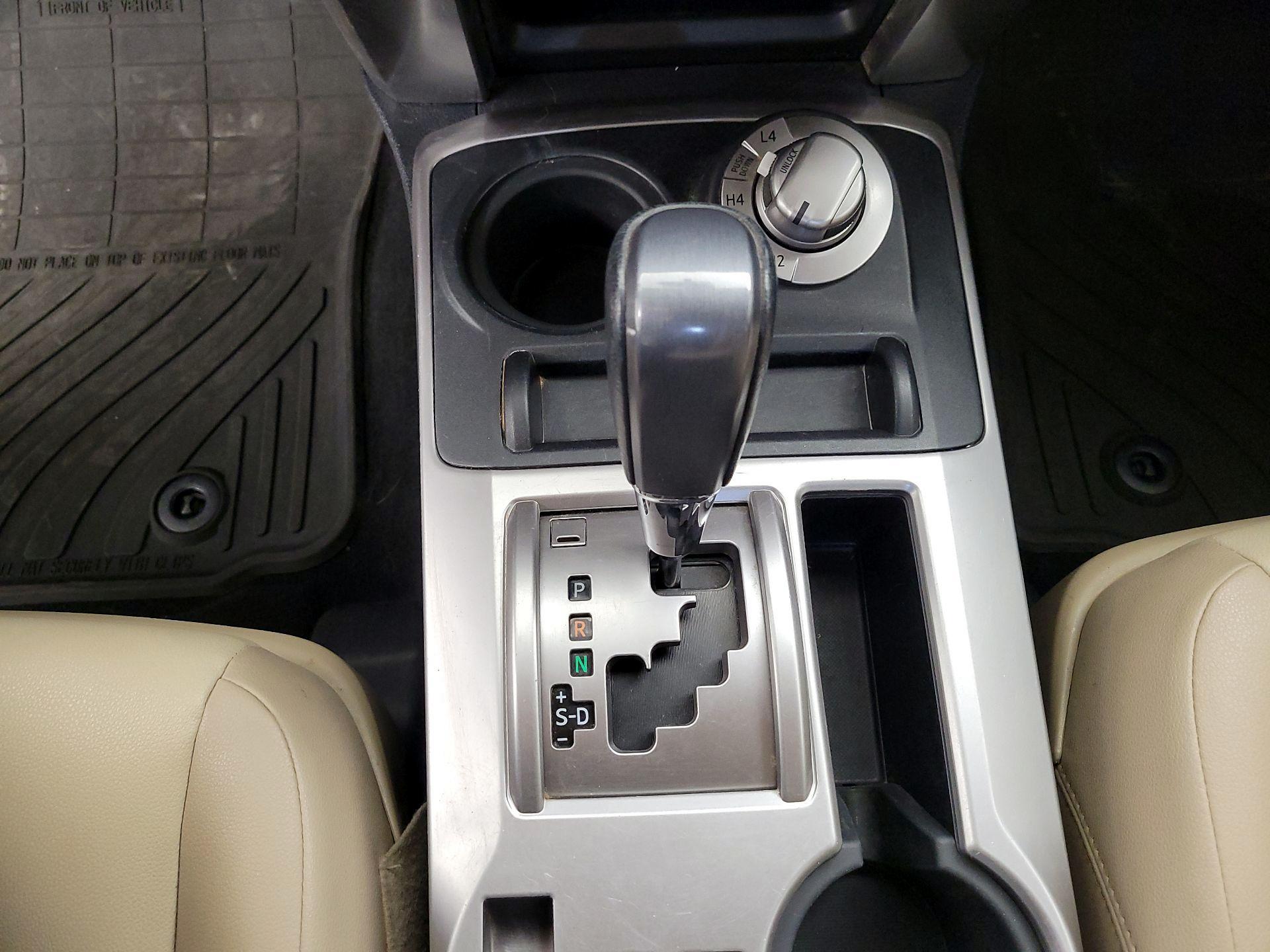 Thumbnail: 2015 Toyota 4Runner - 17