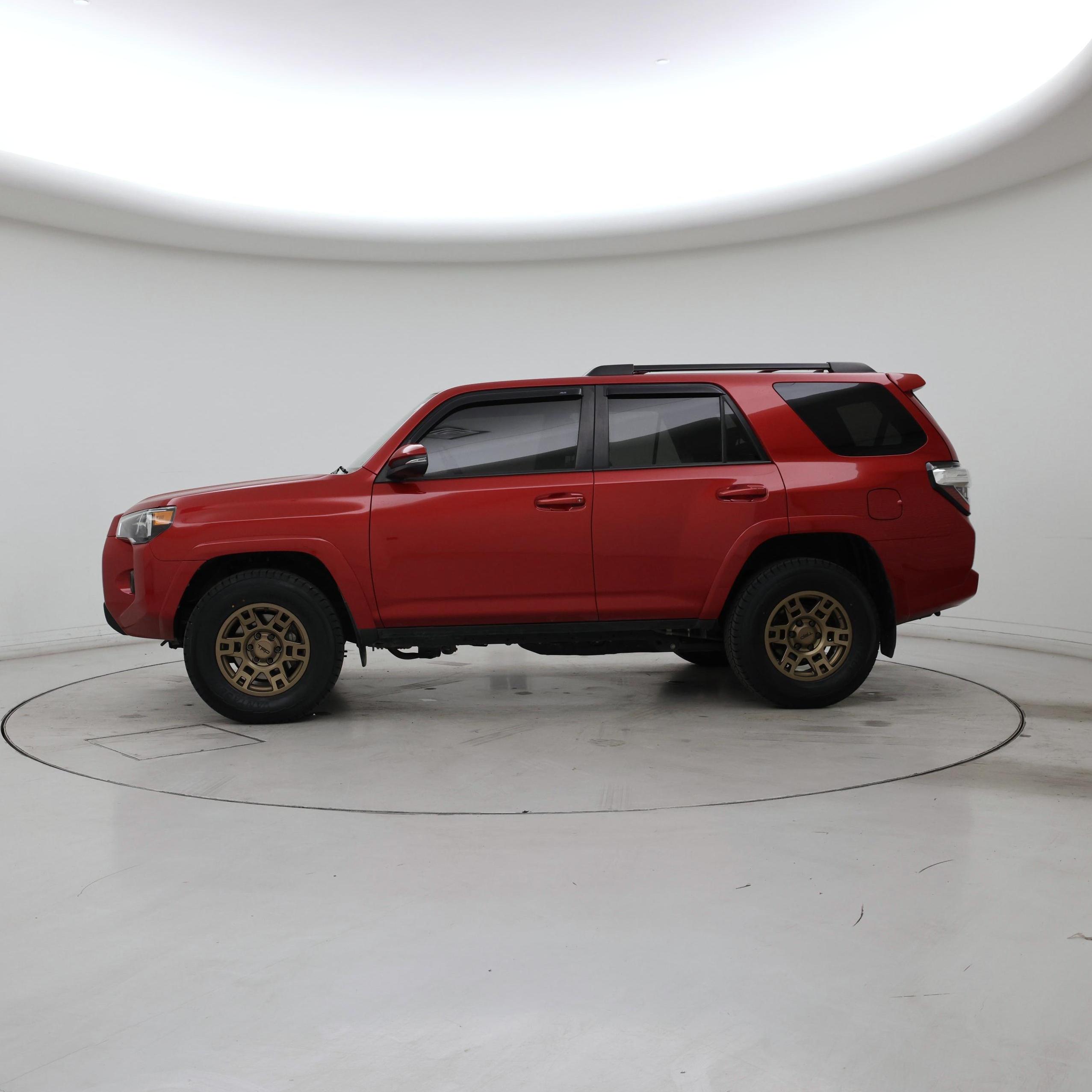 Thumbnail: 2015 Toyota 4Runner - 3