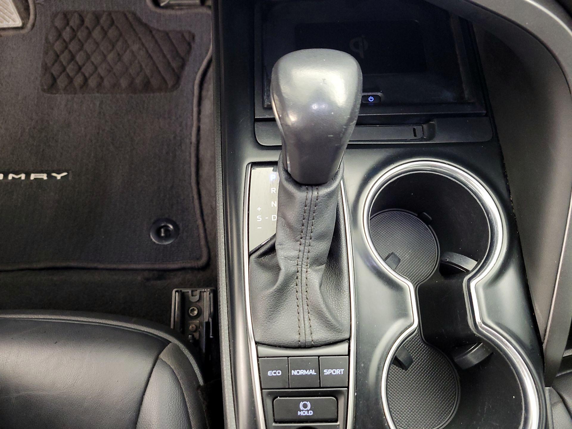 Thumbnail: 2020 Toyota Camry - 16