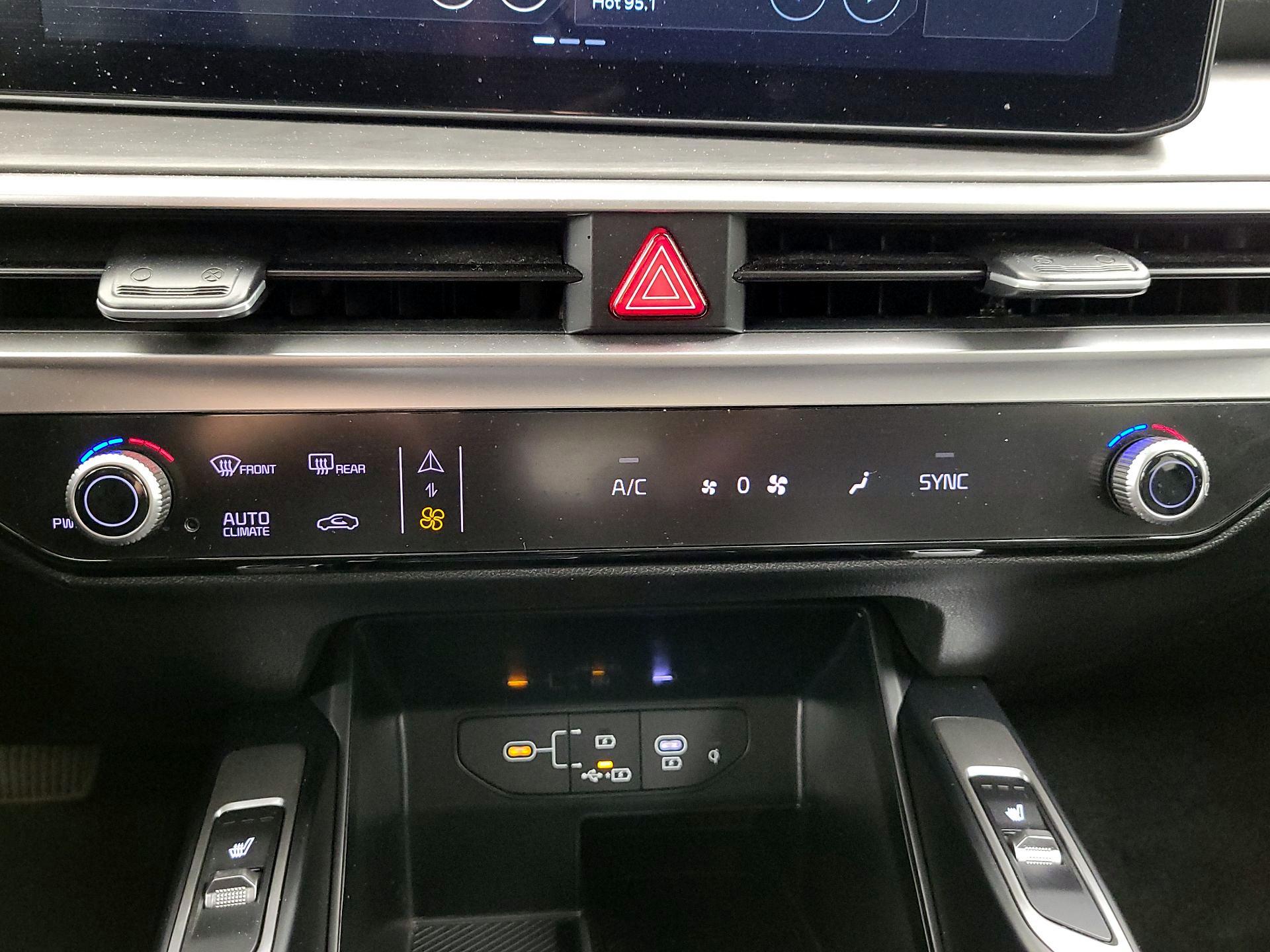 Thumbnail: 2024 Kia Sorento - 17