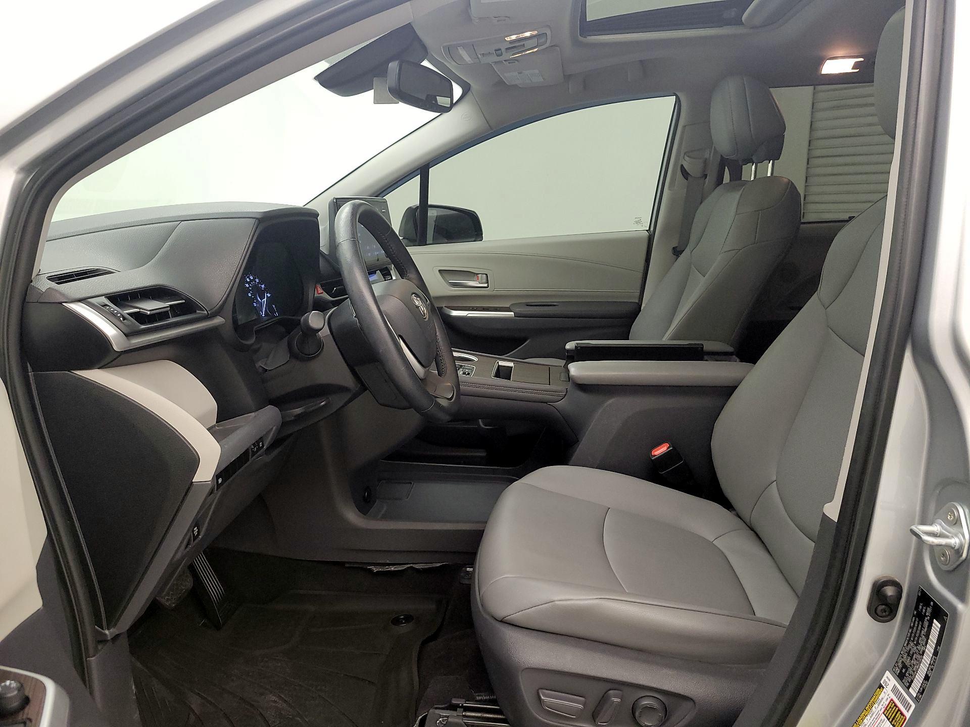 Thumbnail: 2021 Toyota Sienna - 11