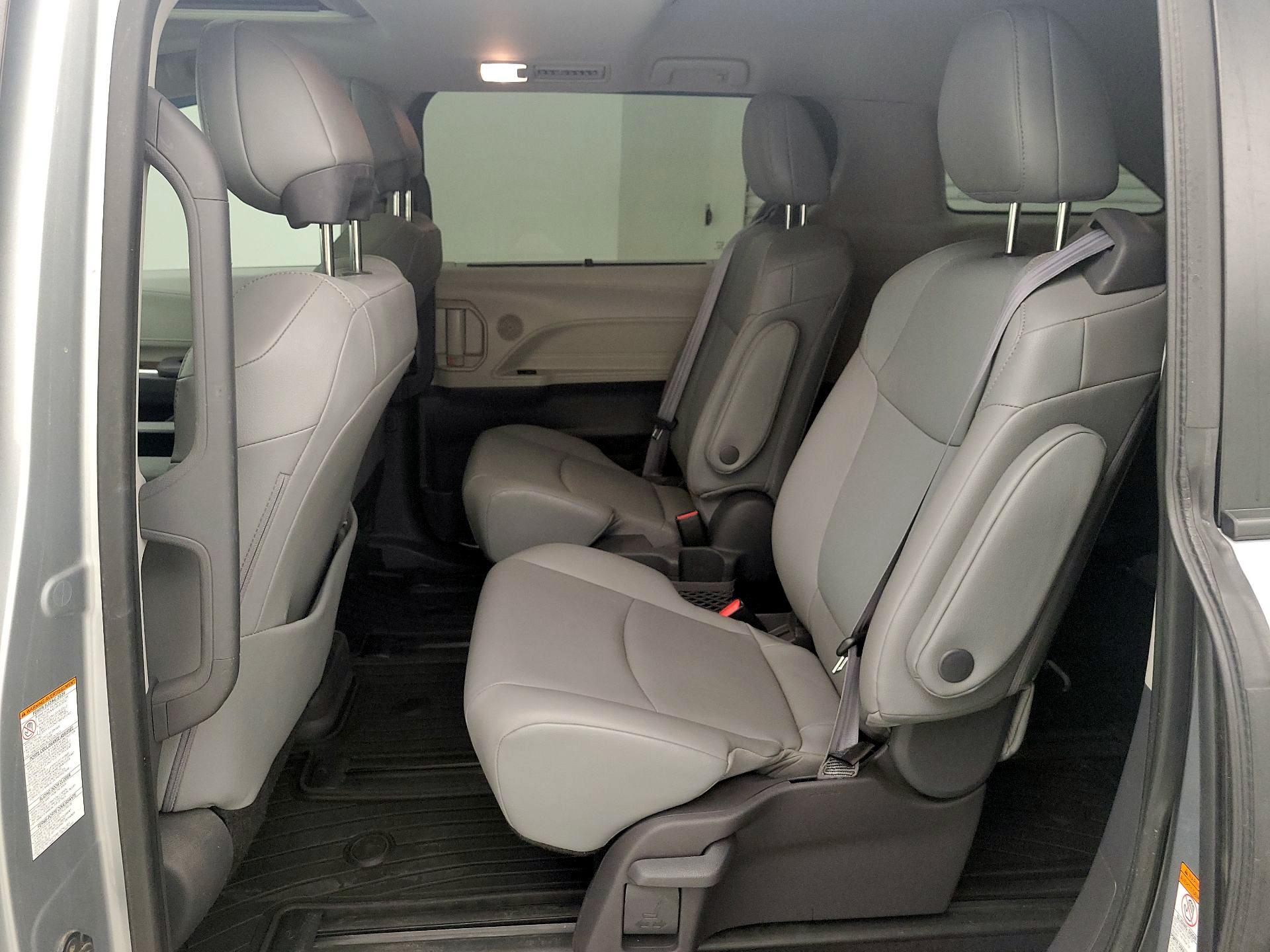 Thumbnail: 2021 Toyota Sienna - 20