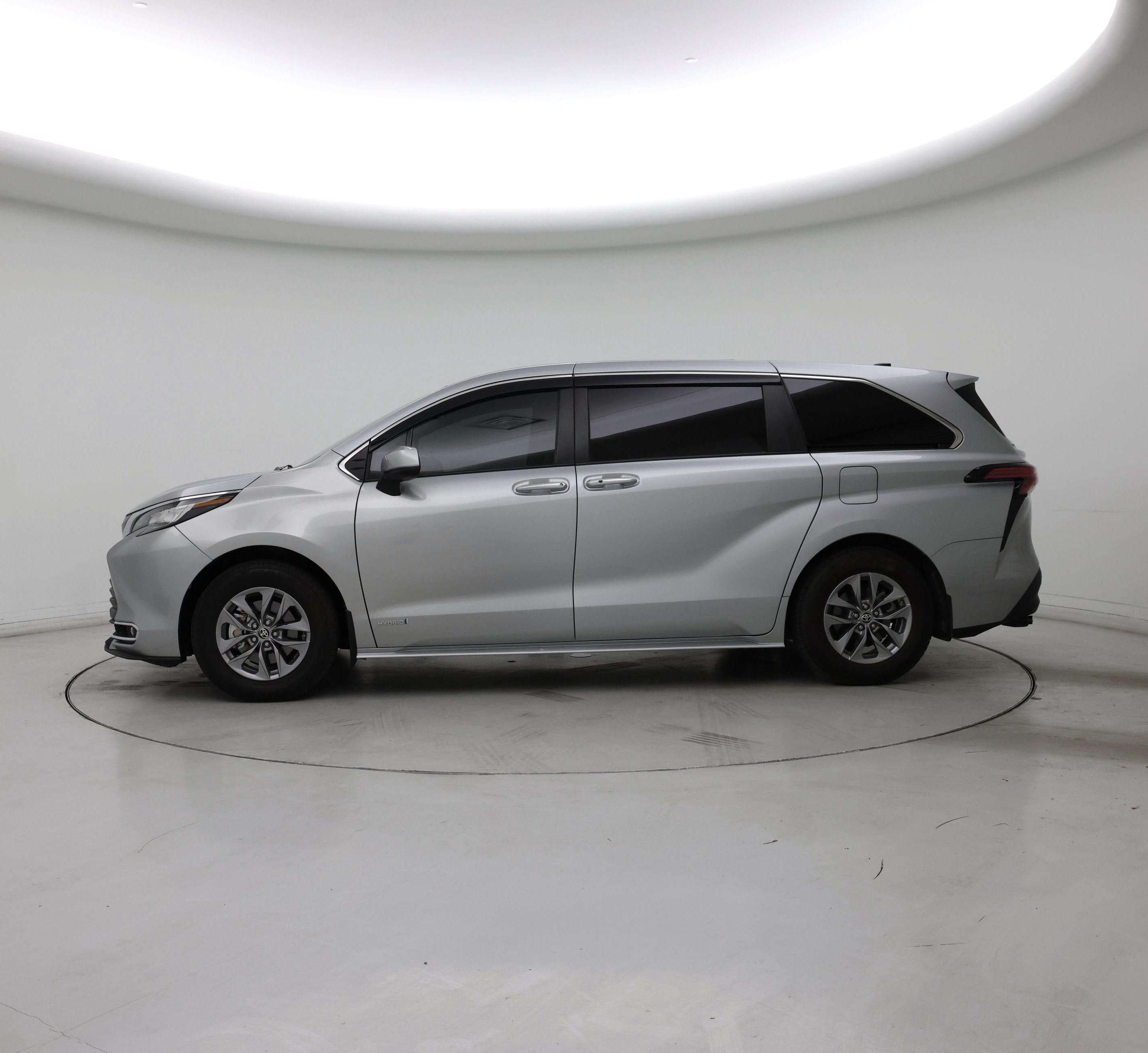 Thumbnail: 2021 Toyota Sienna - 3